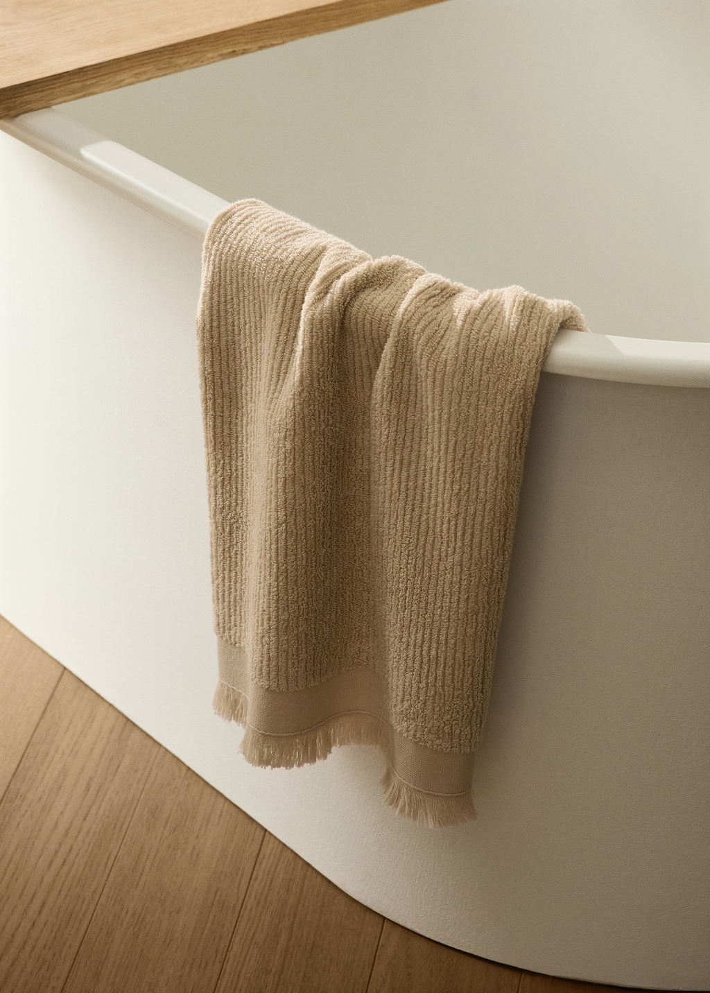 Textured hand towel with fringes
