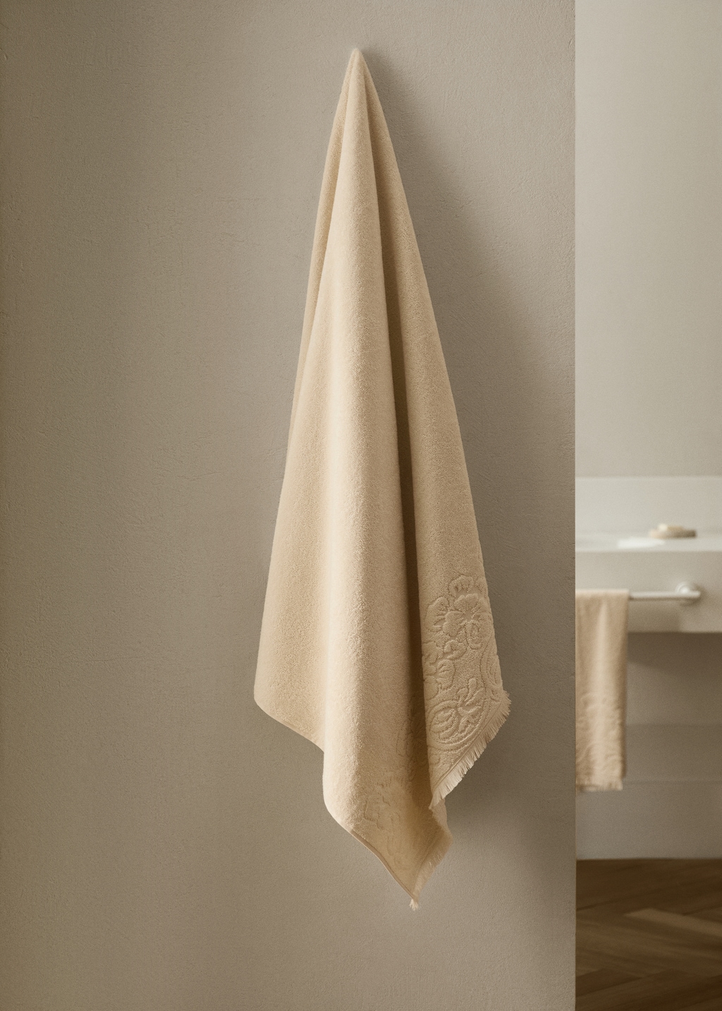 Bath towel with floral trim