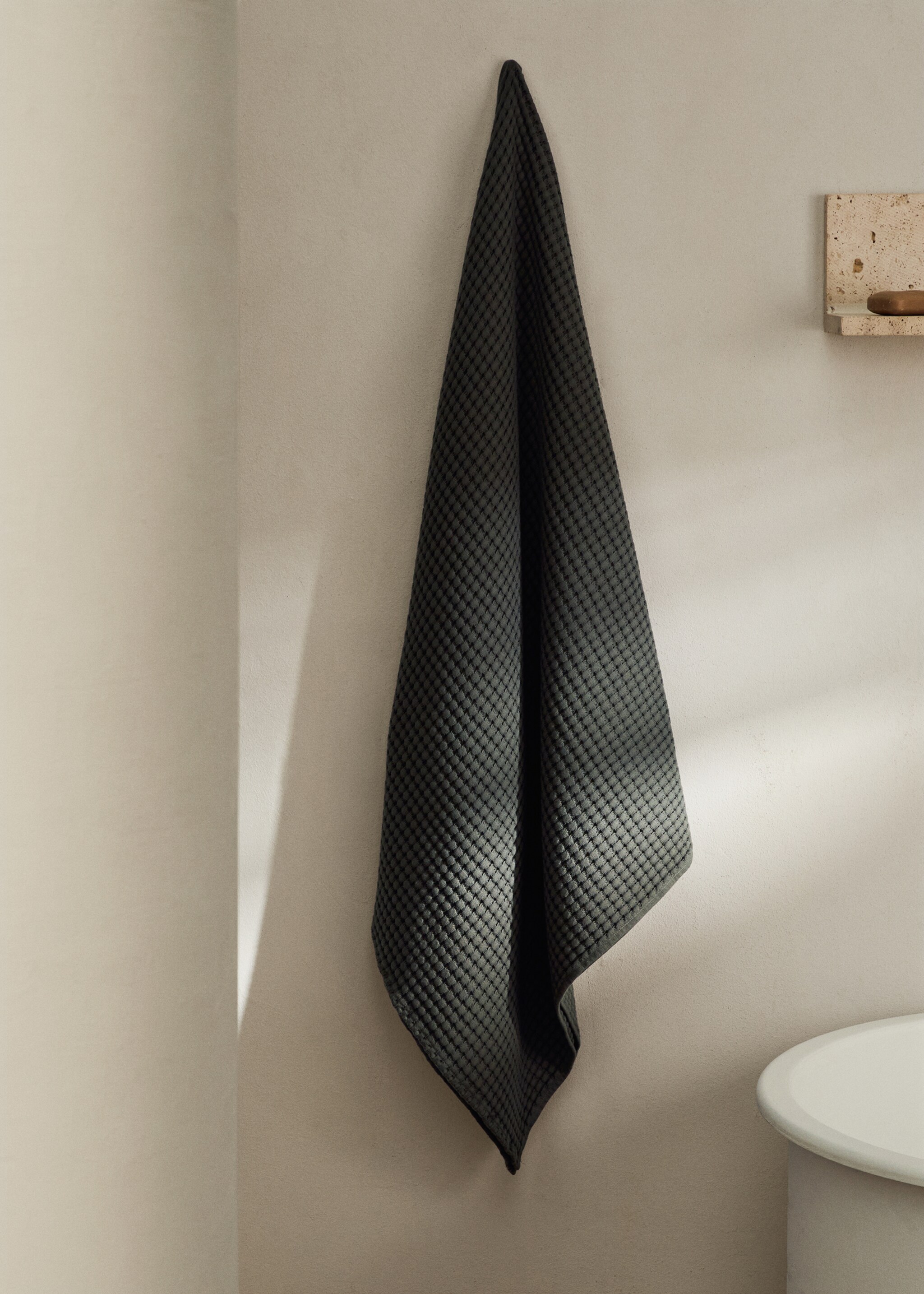 Cotton waffle bath towel - General plane, Charcoal. Ref: 17031587-00.