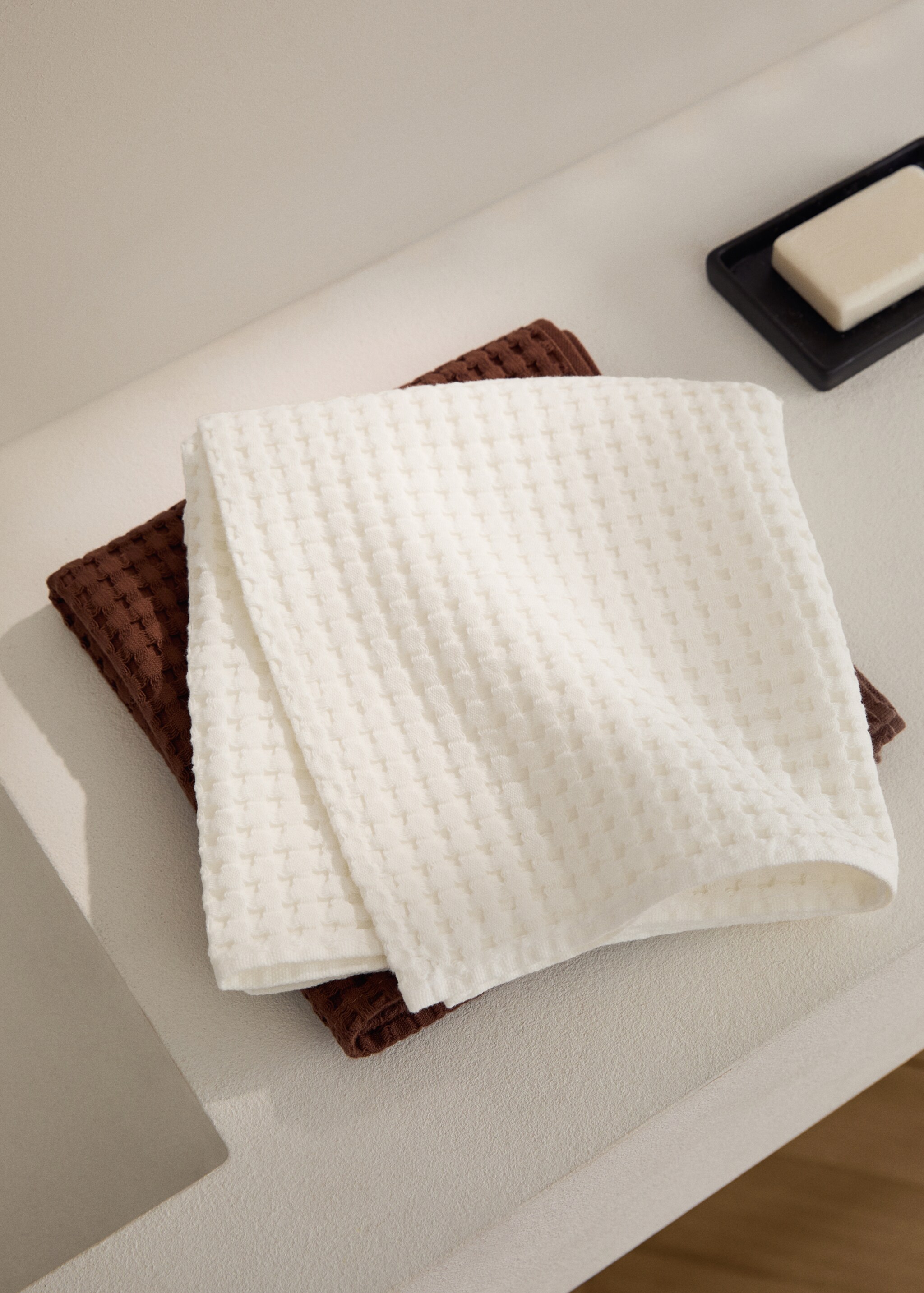 Cotton waffle washbasin towel - General plane, Off White. Ref: 17031588-00.