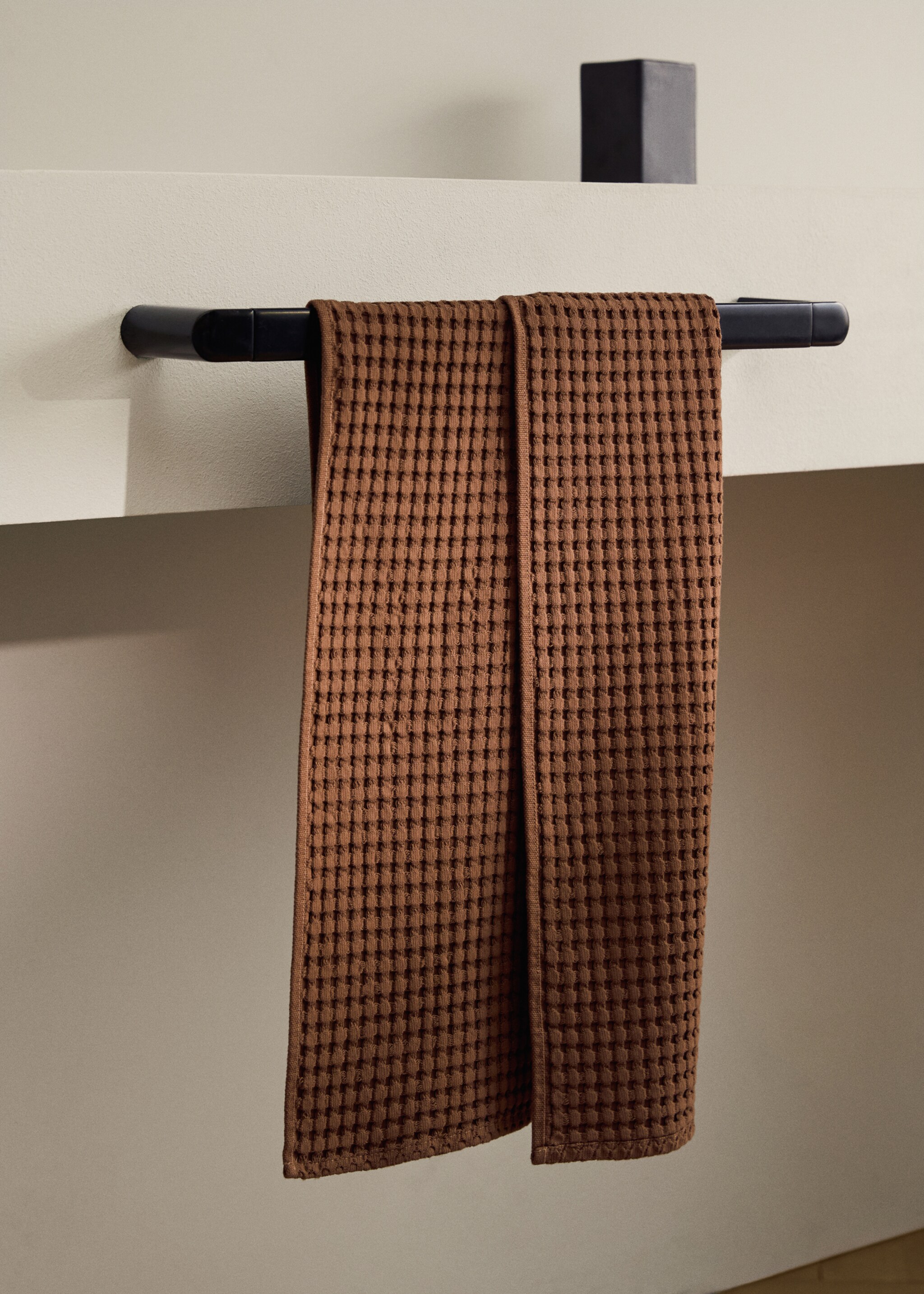 Cotton waffle washbasin towel - General plane, Brown. Ref: 17031588-00.