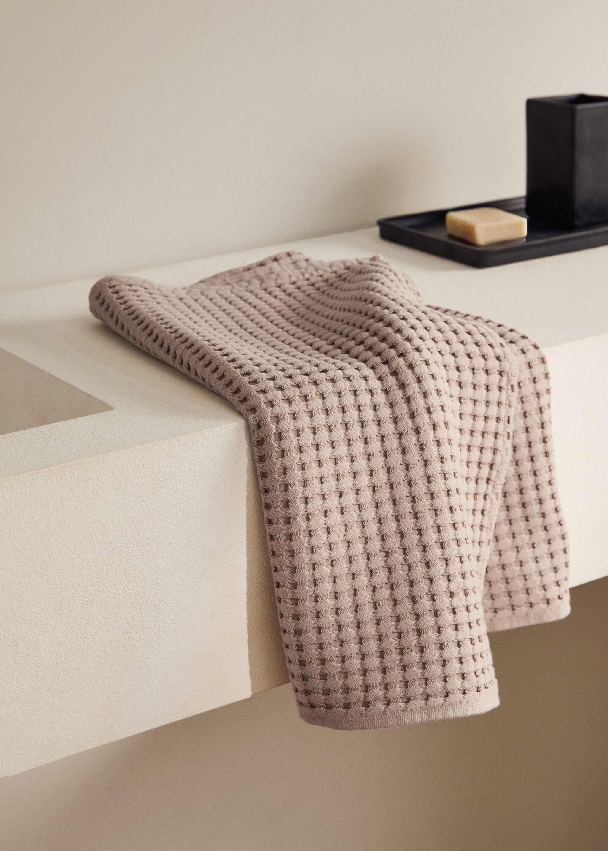 Cotton waffle washbasin towel - General plane, Medium Brown. Ref: 17031588-00.