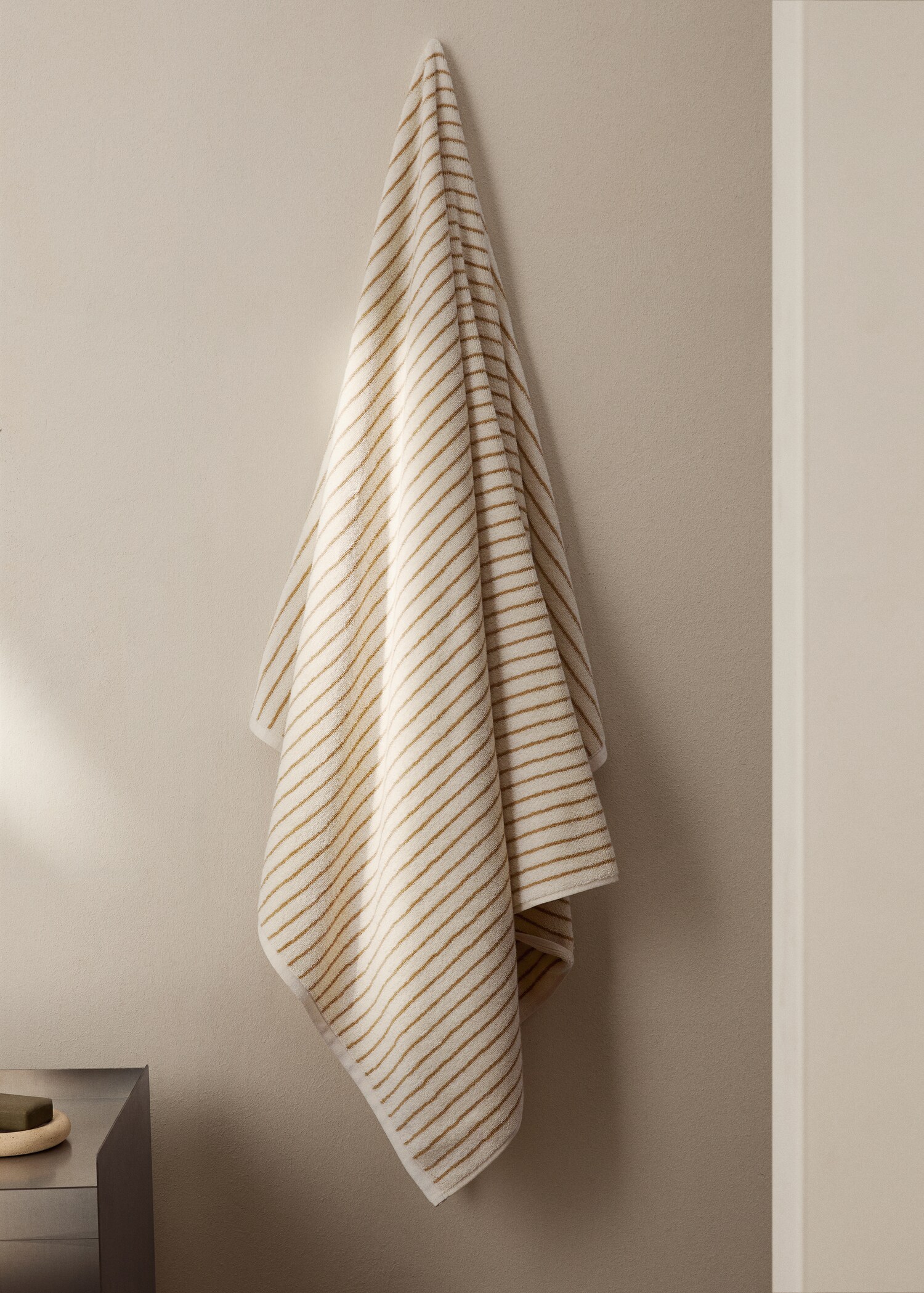Two-colour stripe cotton bath towel - General plane