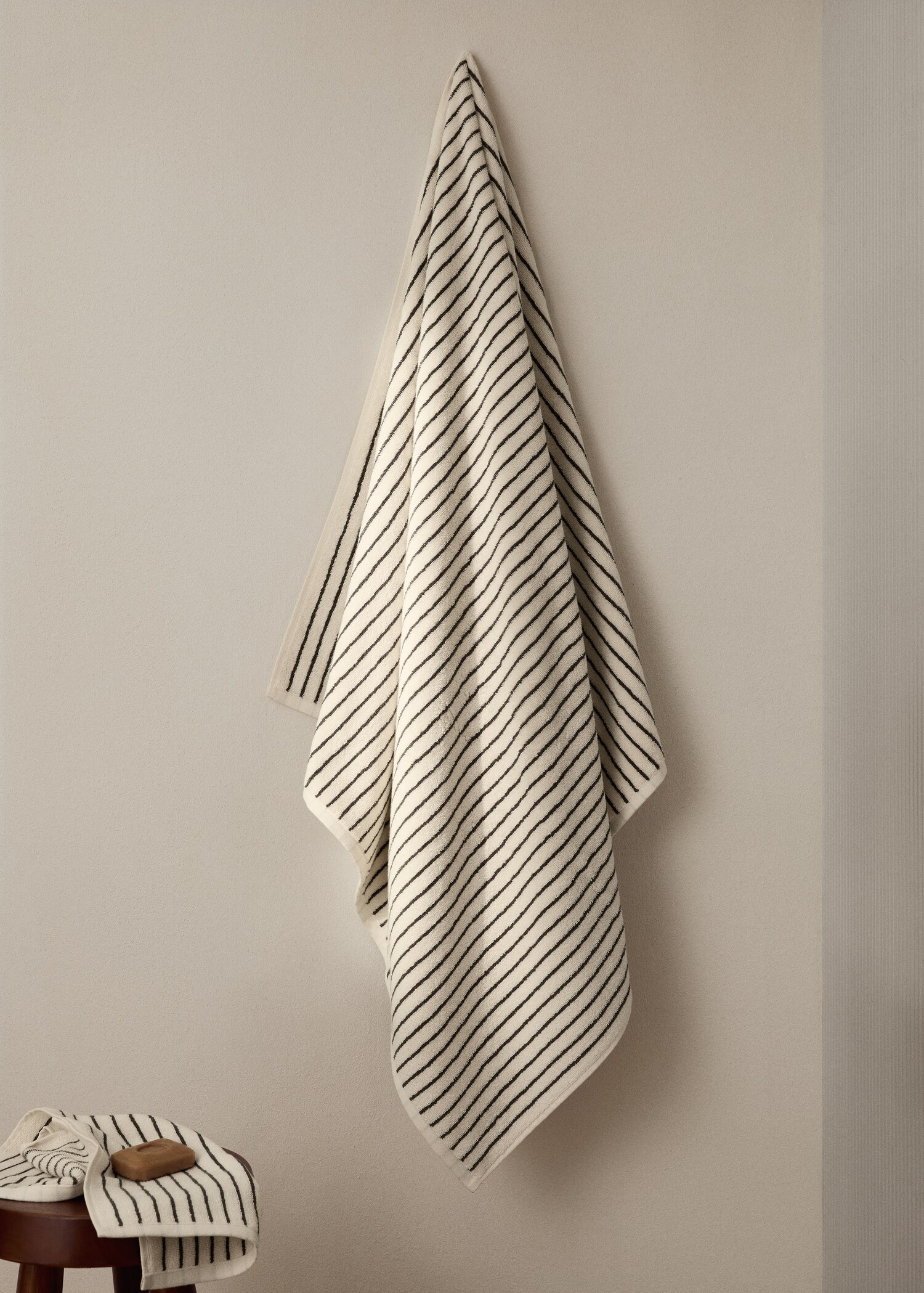 Two-colour stripe cotton bath towel - General plane