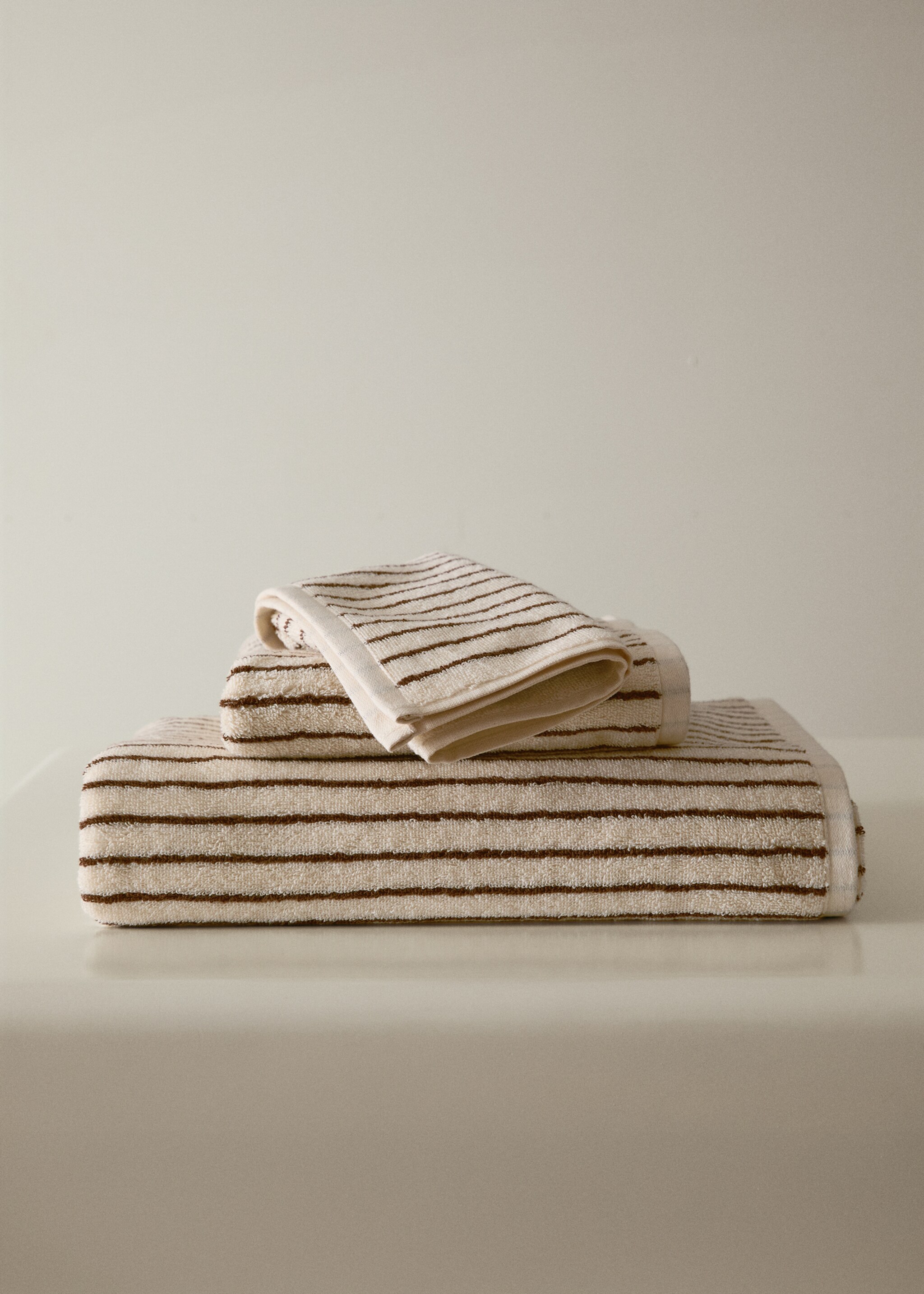 Katoenen wastafelhanddoek met bicolore streep - Overzichtstekening