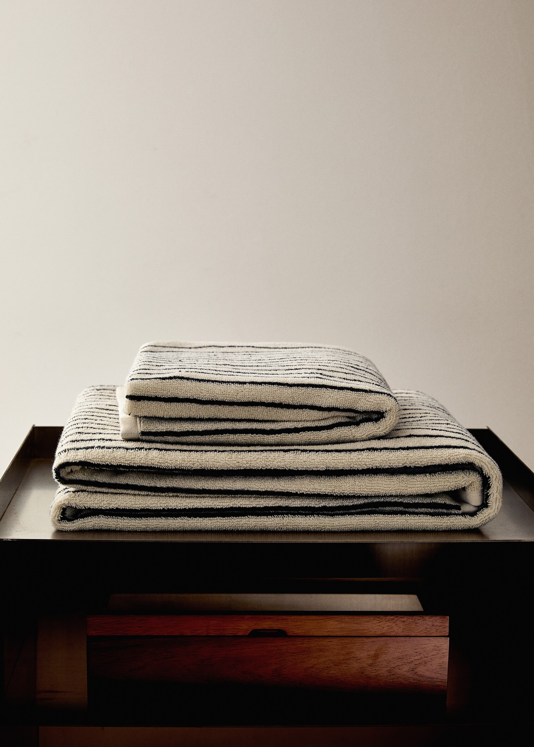Two-tone striped cotton washcloth - General plane, Charcoal. Ref: 17031591-00.