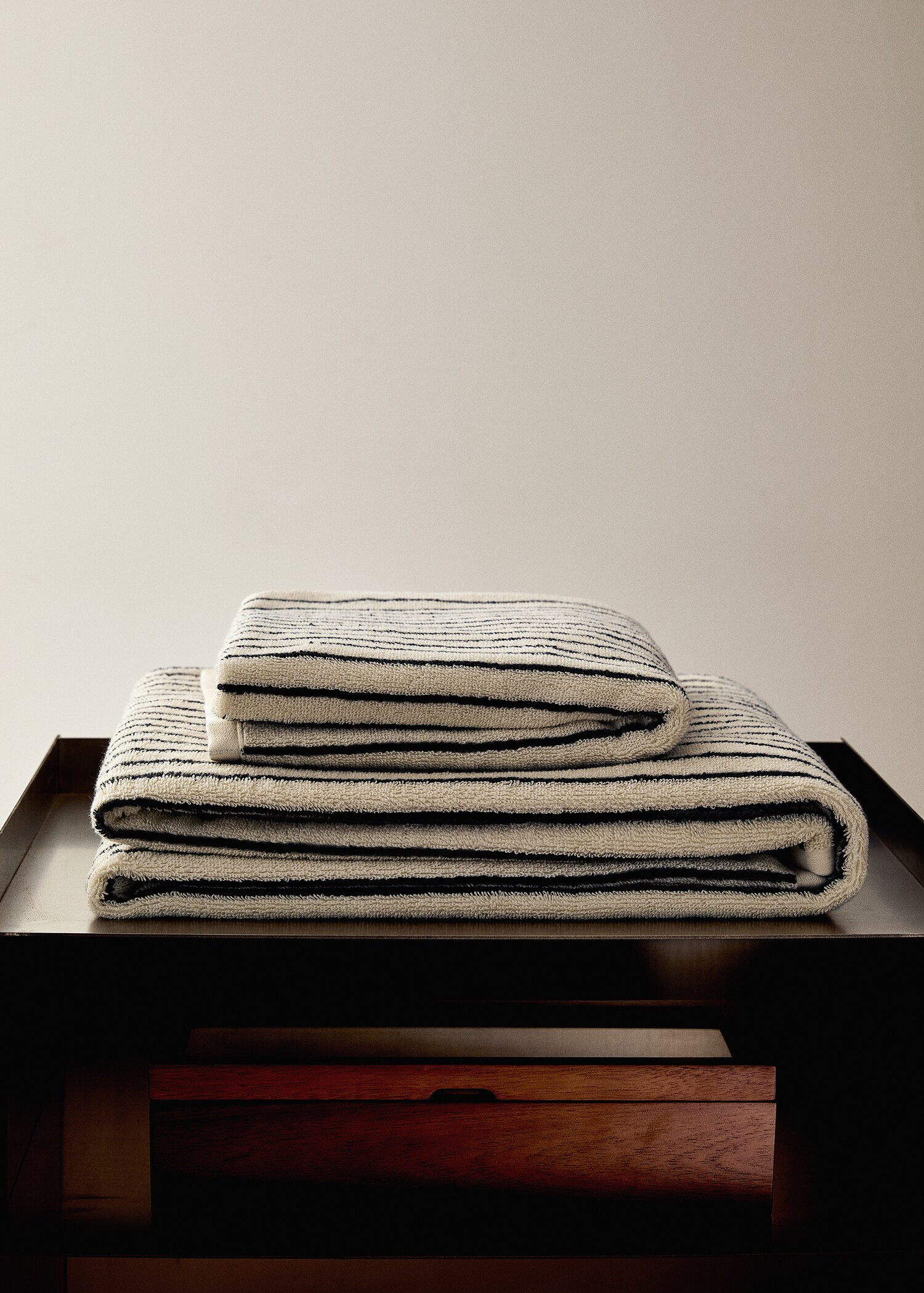 Two-tone striped cotton washcloth - General plane