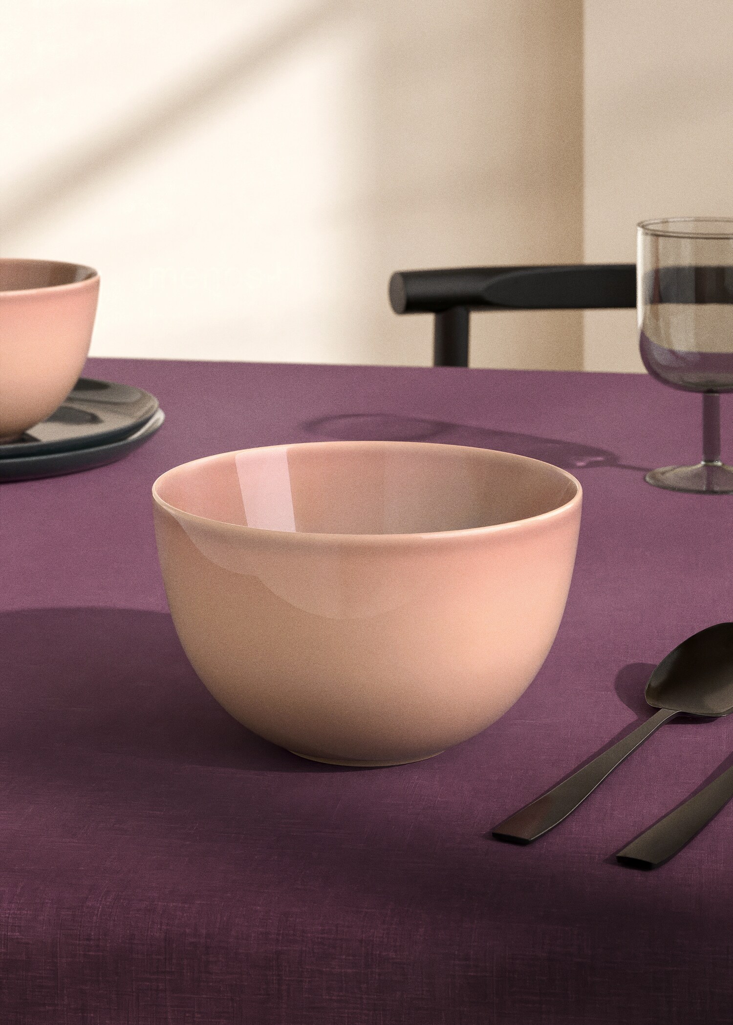 Stoneware bowl with hand-painted design - General plane
