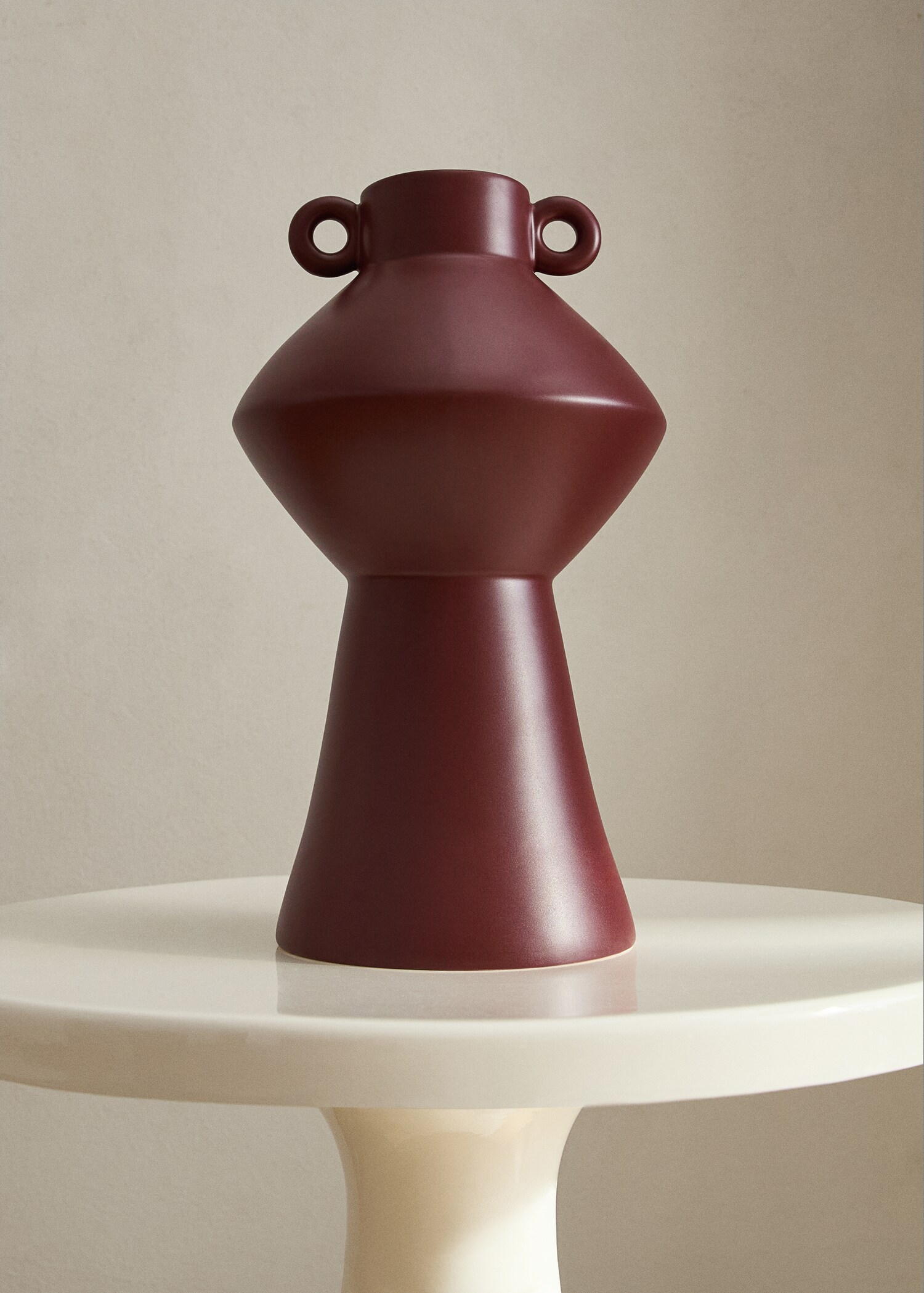 Earthenware vase - General plane
