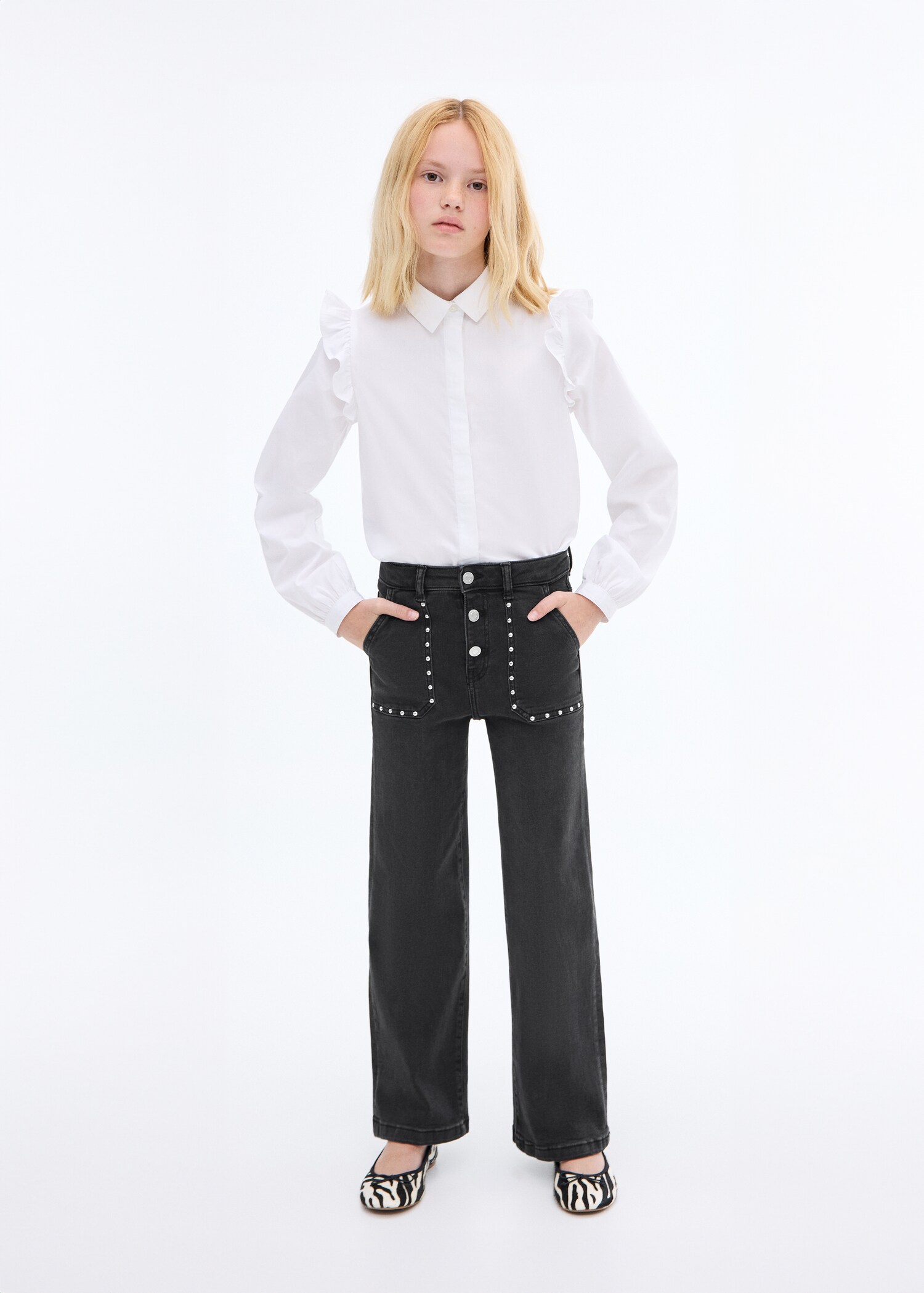 Jeans straight tachuelas - Plano general