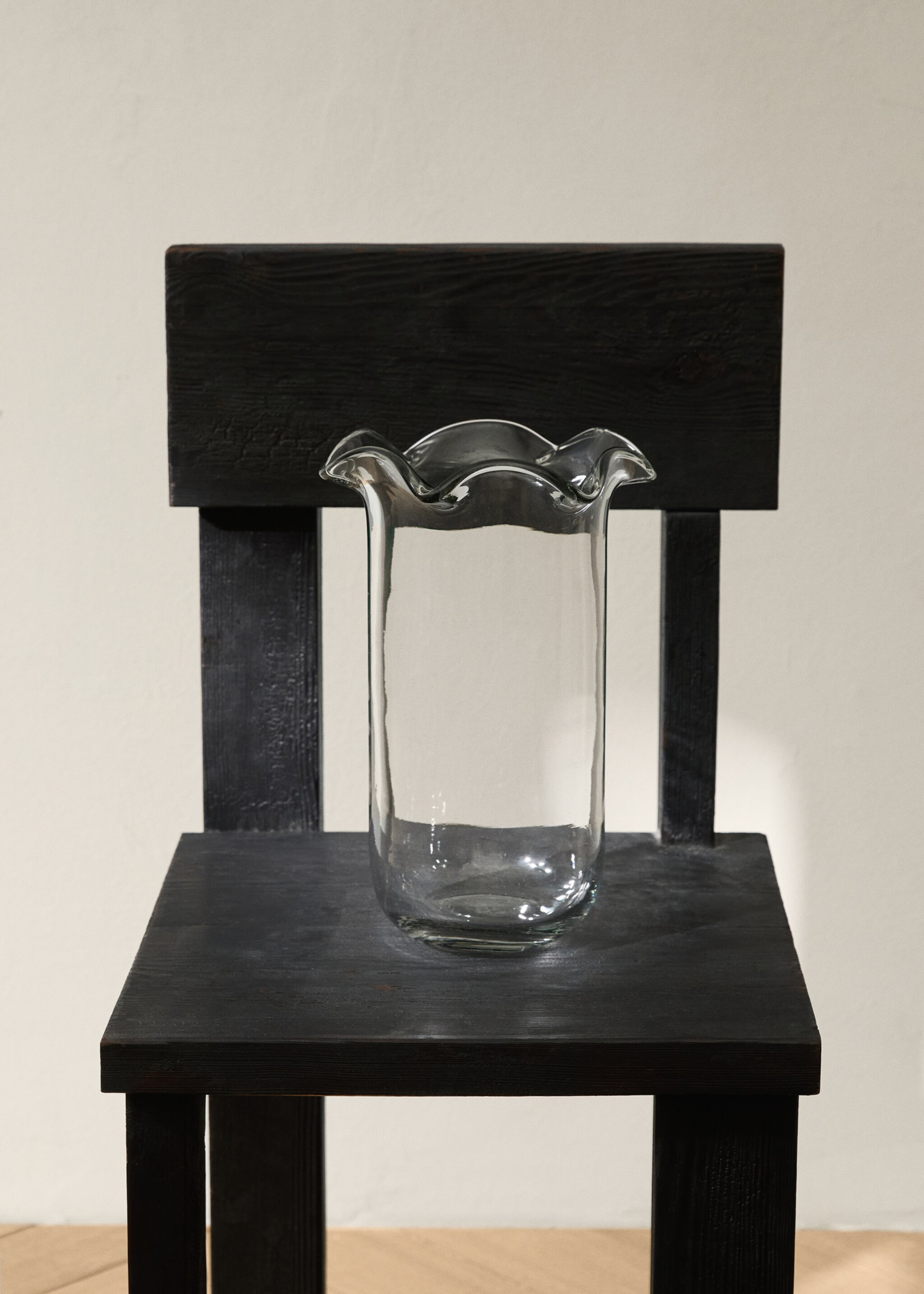 Recycled glass vase with waves - General plane, Ice Grey. Ref: 17033322-00.