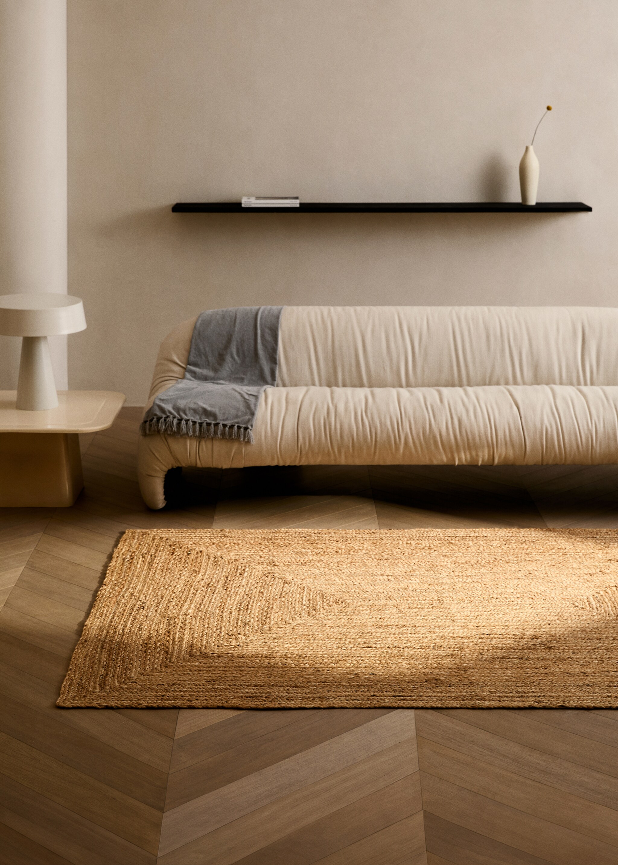Large woven natural fibre jute carpet - General plane