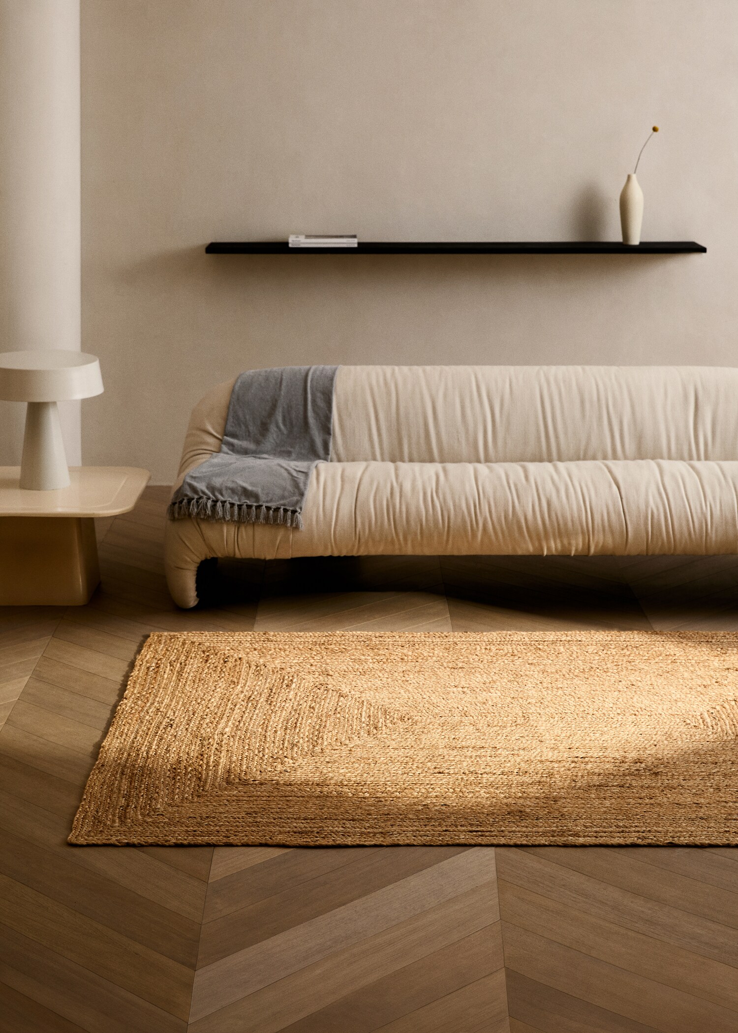 Large woven natural fibre jute carpet - General plane