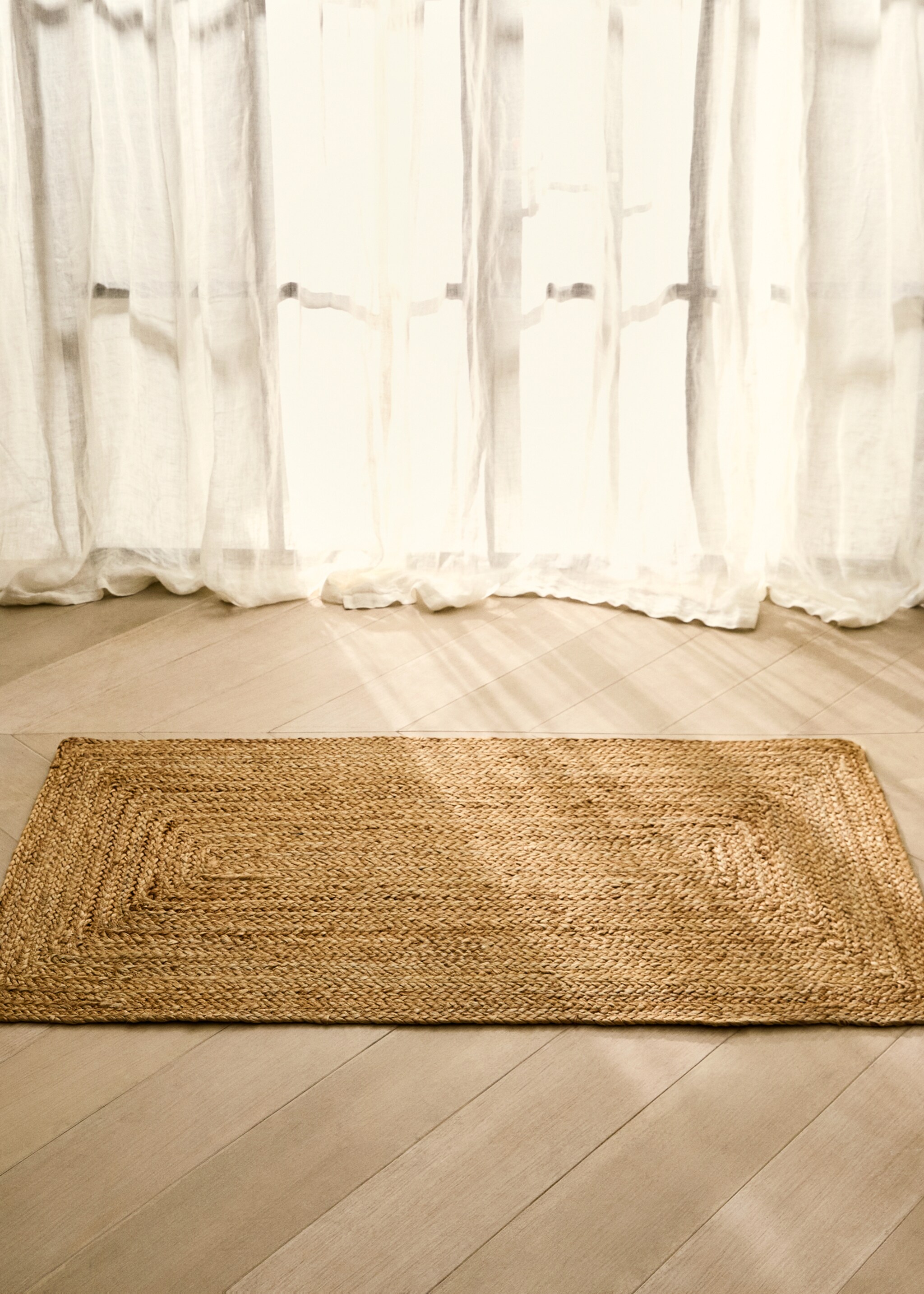 Small woven natural fibre jute carpet - General plane