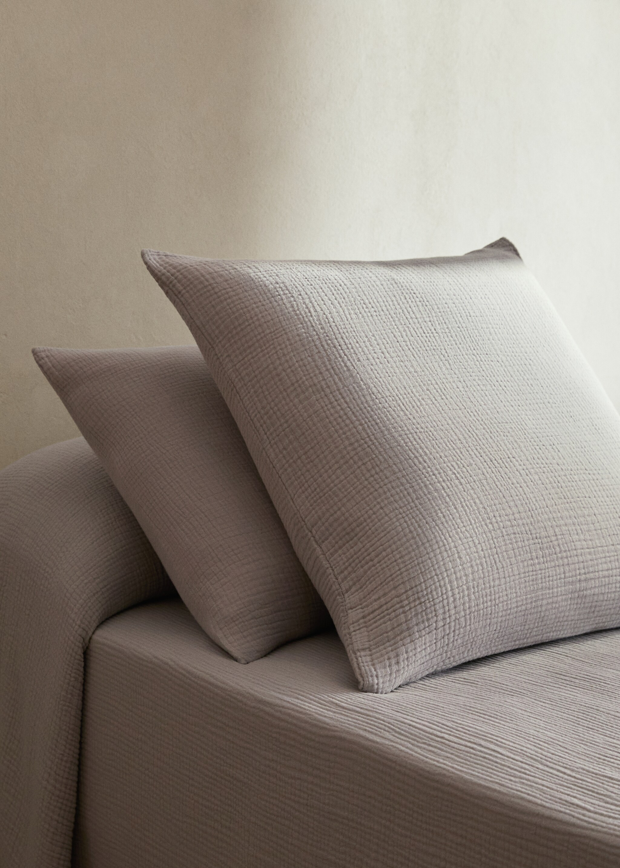 Two cotton gauze pillowcases, 60x60 cm - General plane, Grey. Ref: 17033824-00.