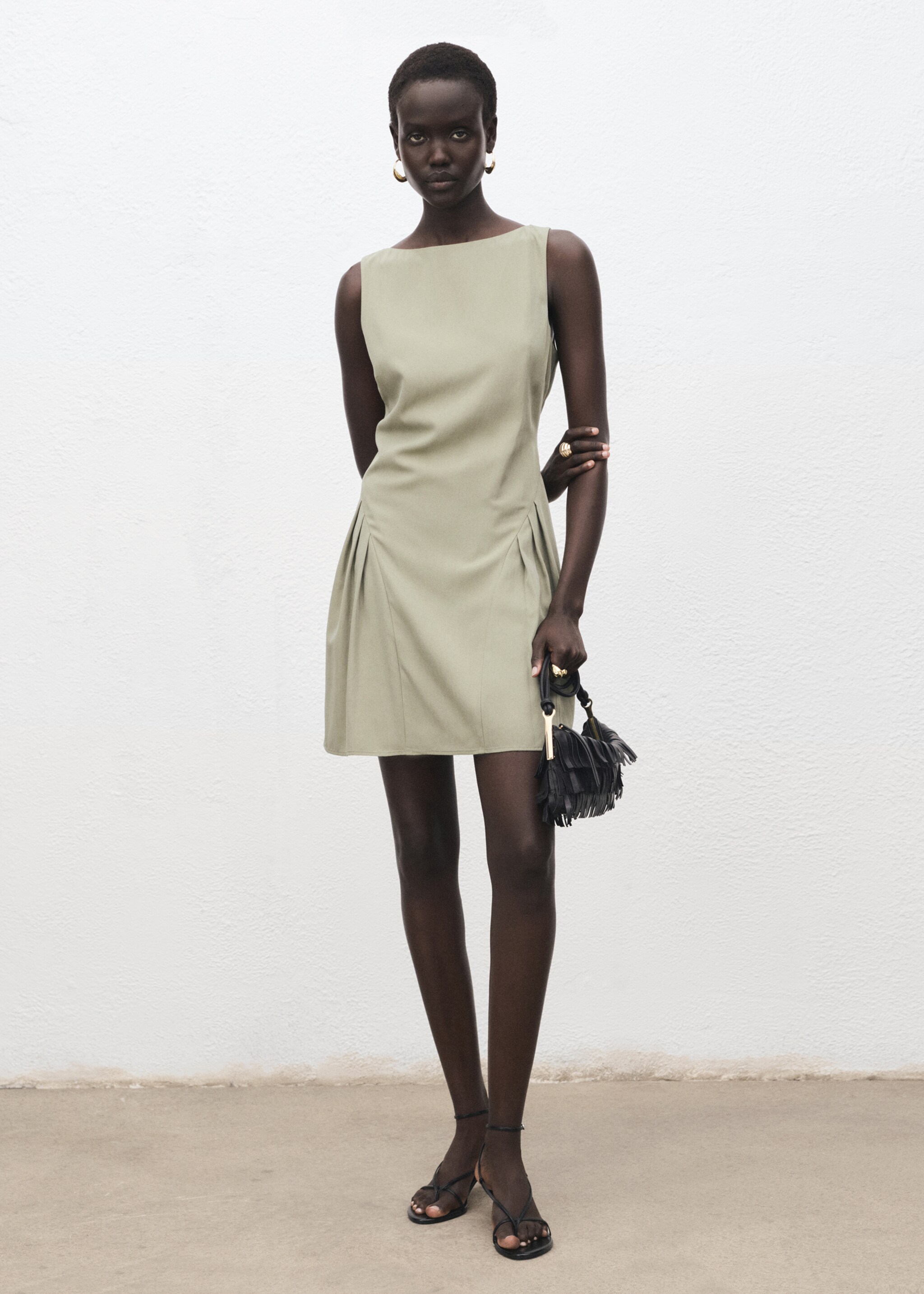 Short pleated dress - General plane, Khaki. Ref: 17034083-00.
