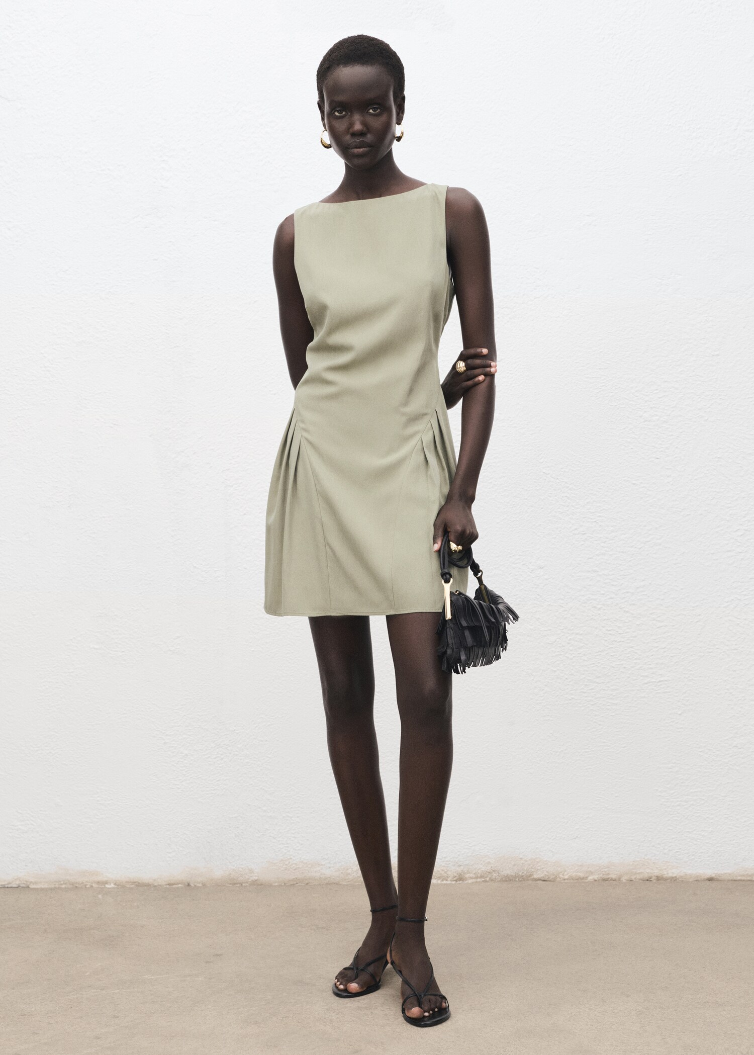 Short pleated dress - General plane