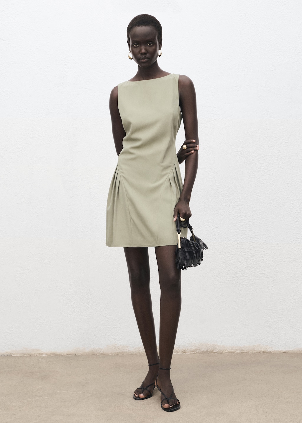 Boat-neck dress with pleats