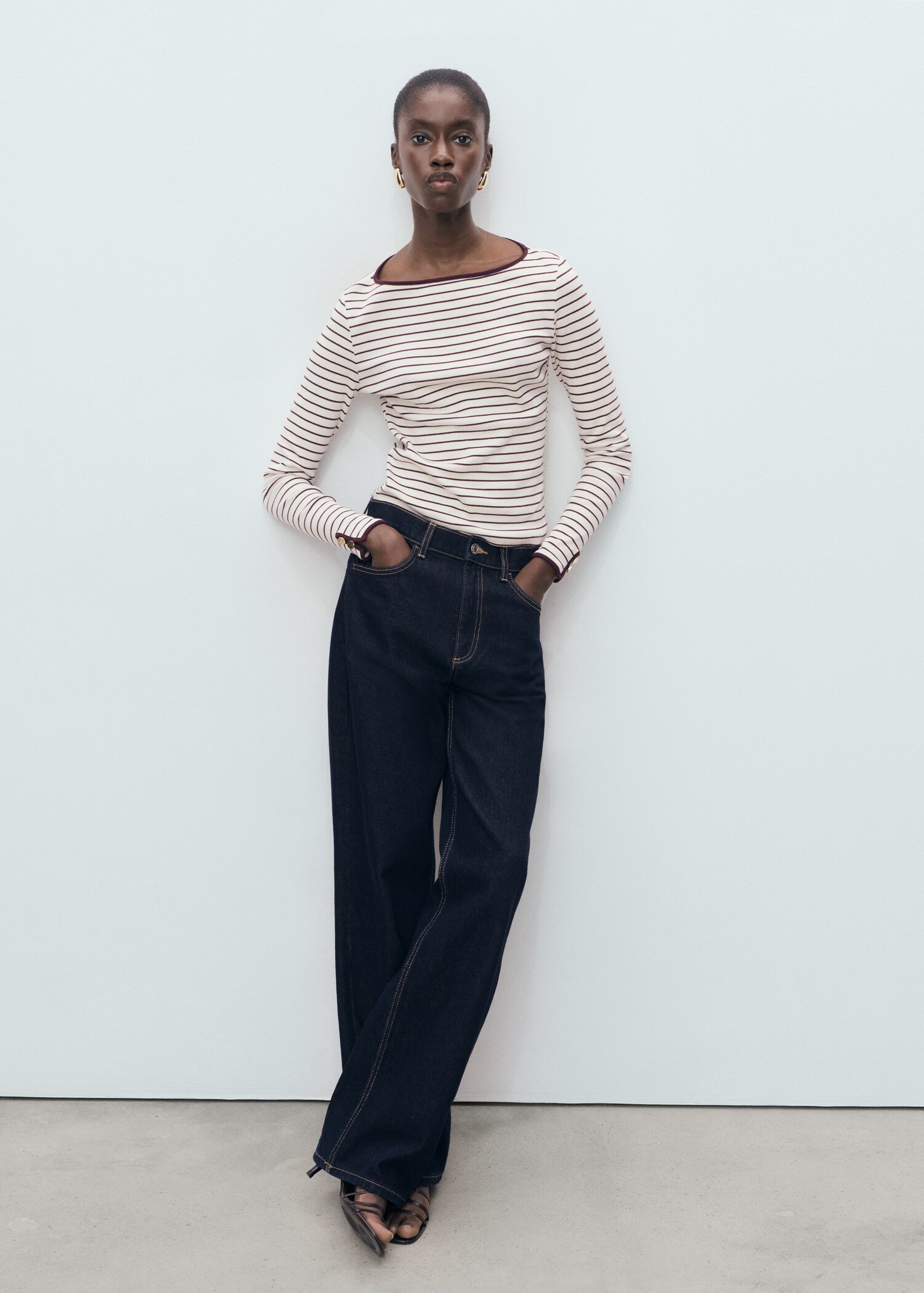 Cotton t-shirt with buttoned cuffs - General plane