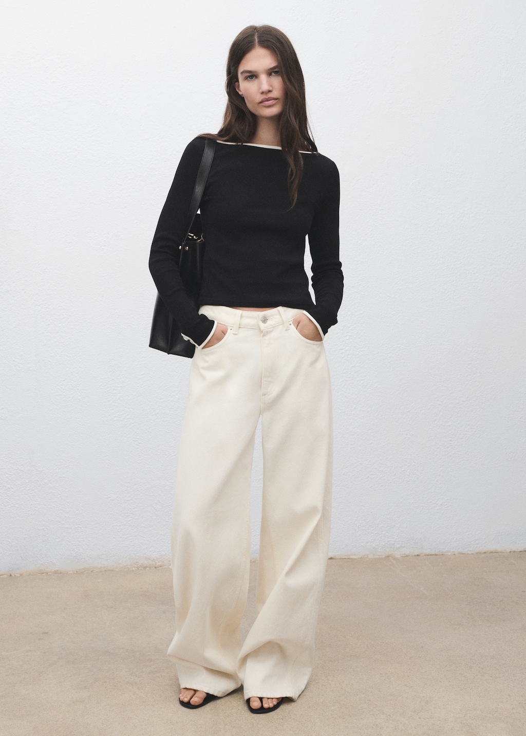 Cotton t-shirt with buttoned cuffs