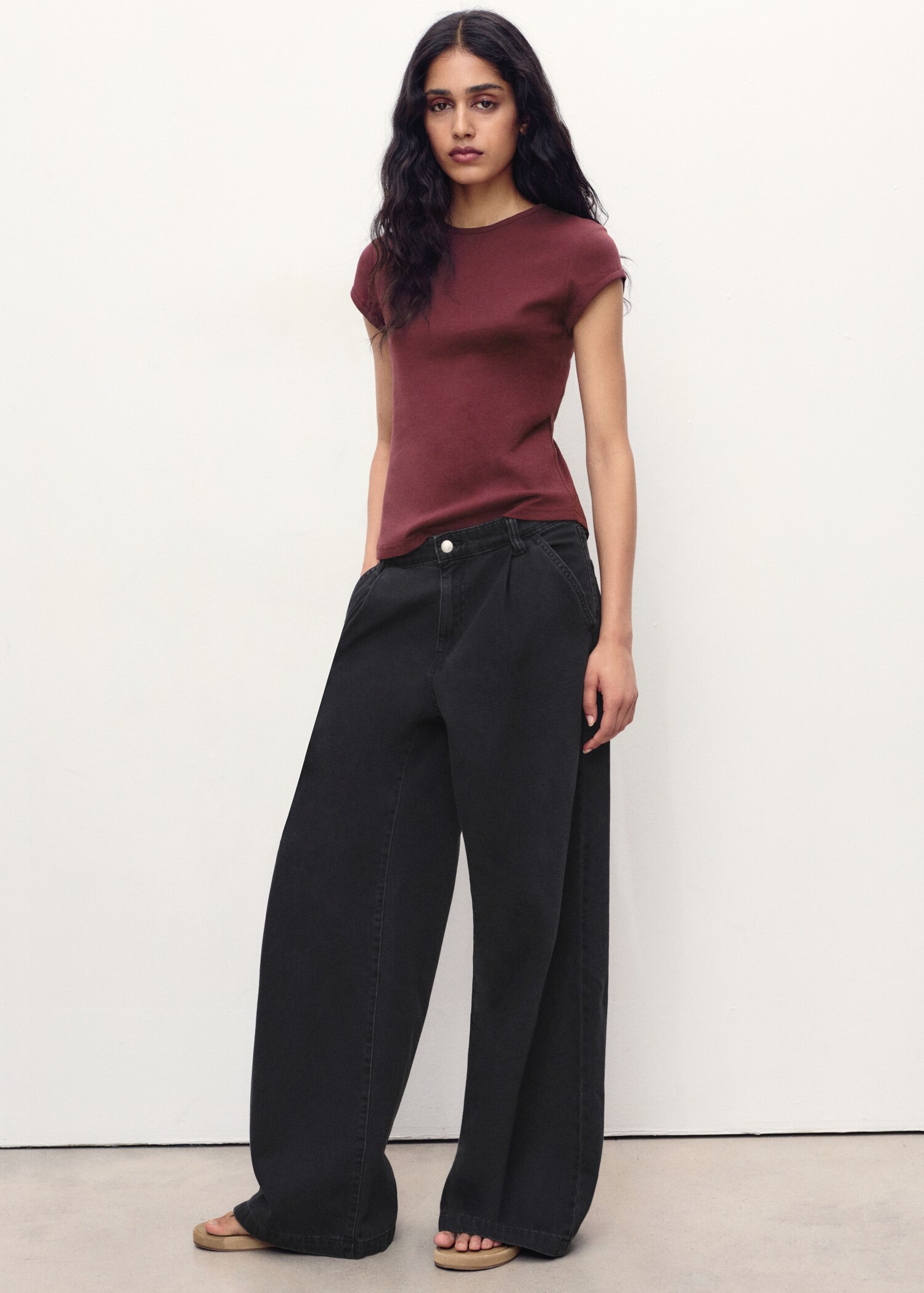 Wide-leg pleated jeans - General plane