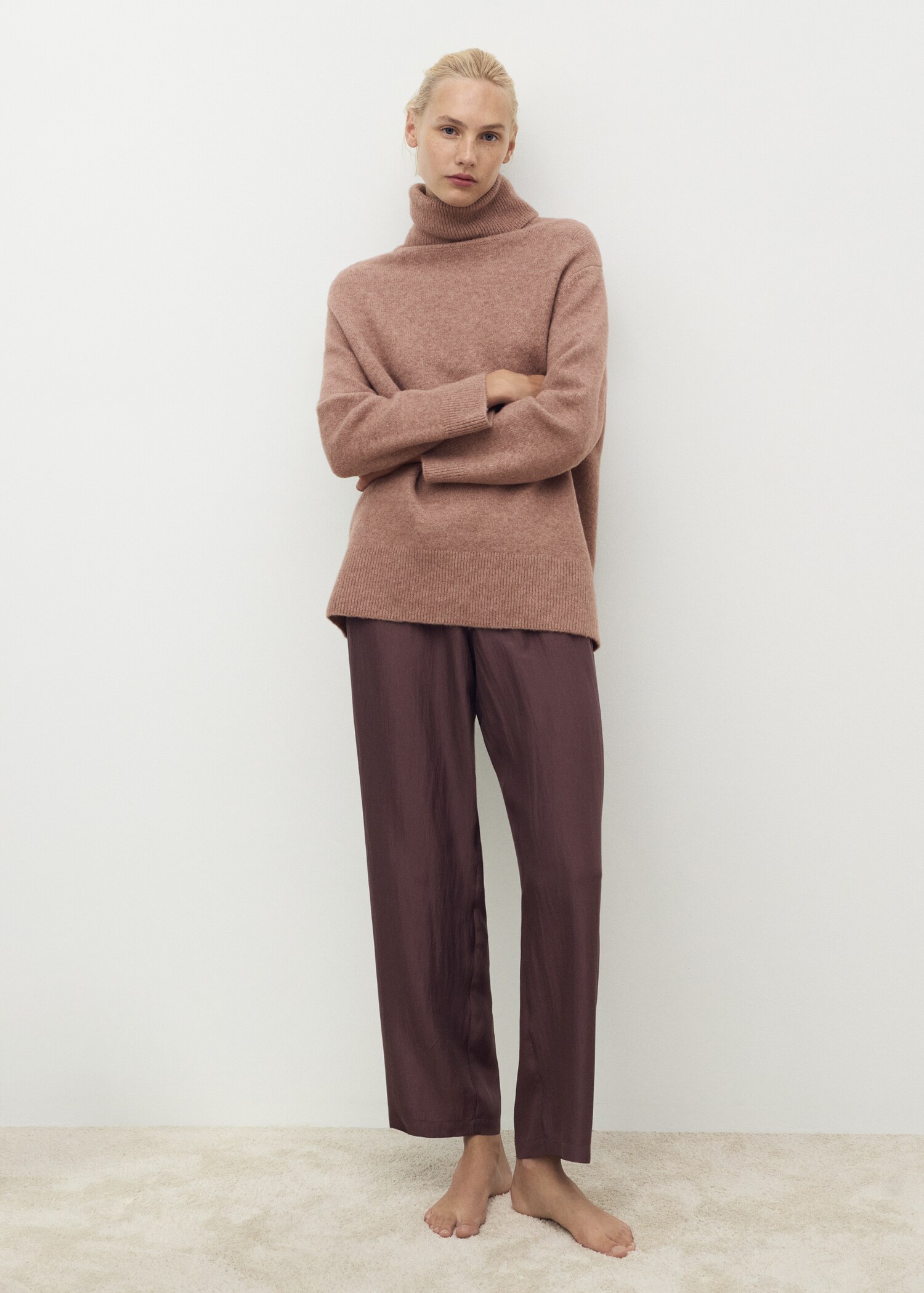 Turtleneck knit sweater - General plane