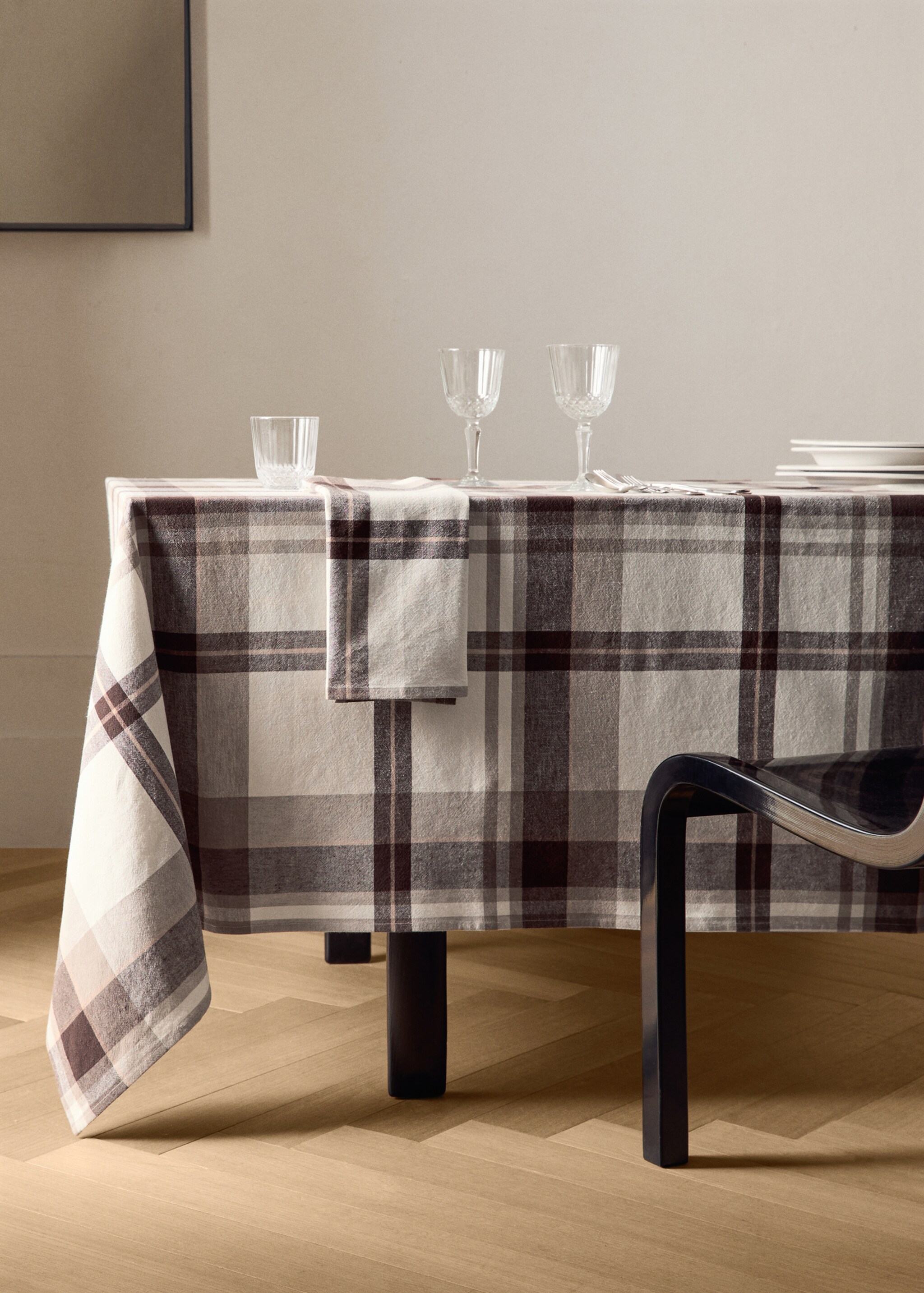 Checkered linen tablecloth for 6 to 8 guests - Γενικό πλάνο, Σοκολατί. Ref: 17034128-00.