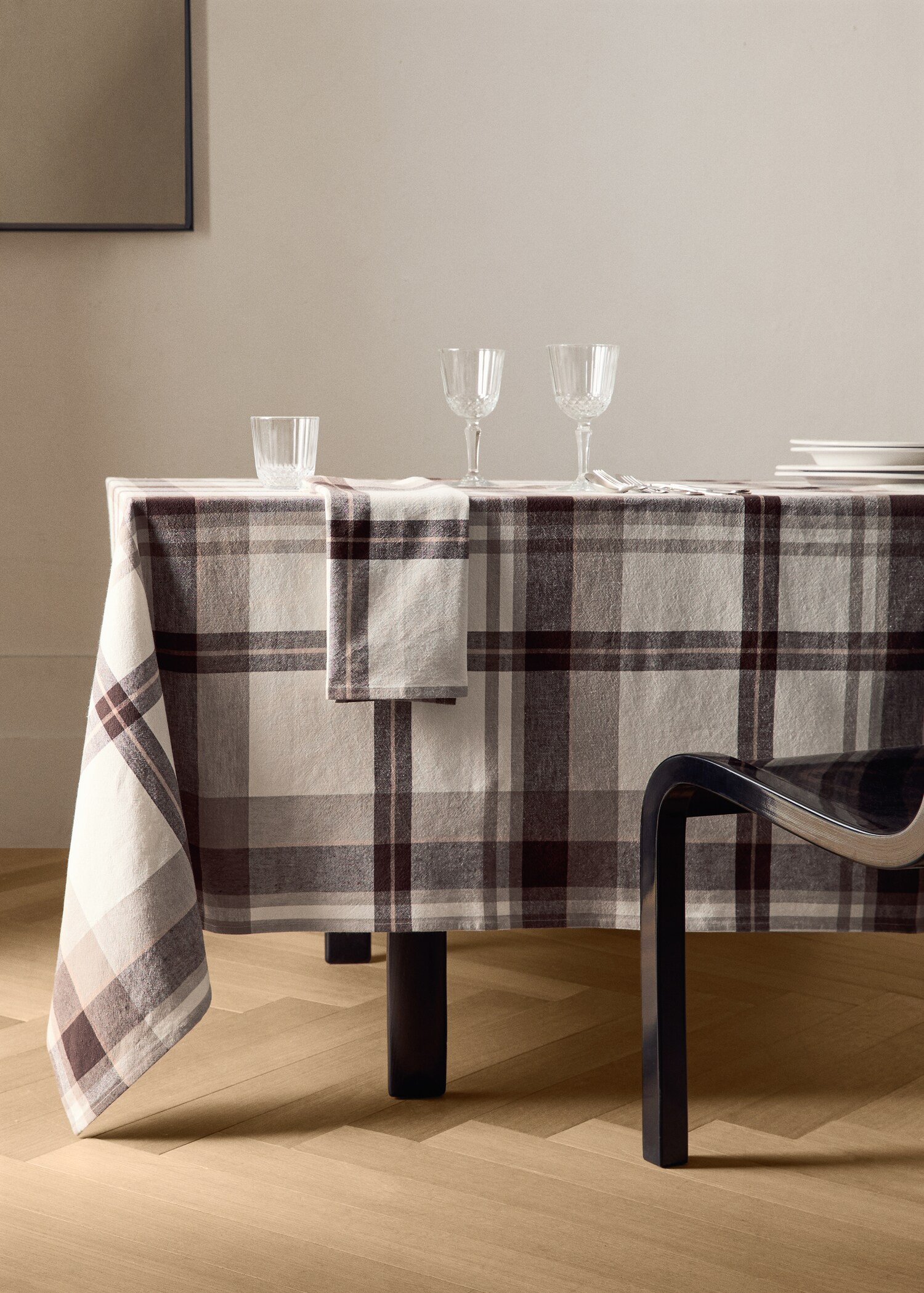 Checkered linen tablecloth for 6 to 8 guests - General plane
