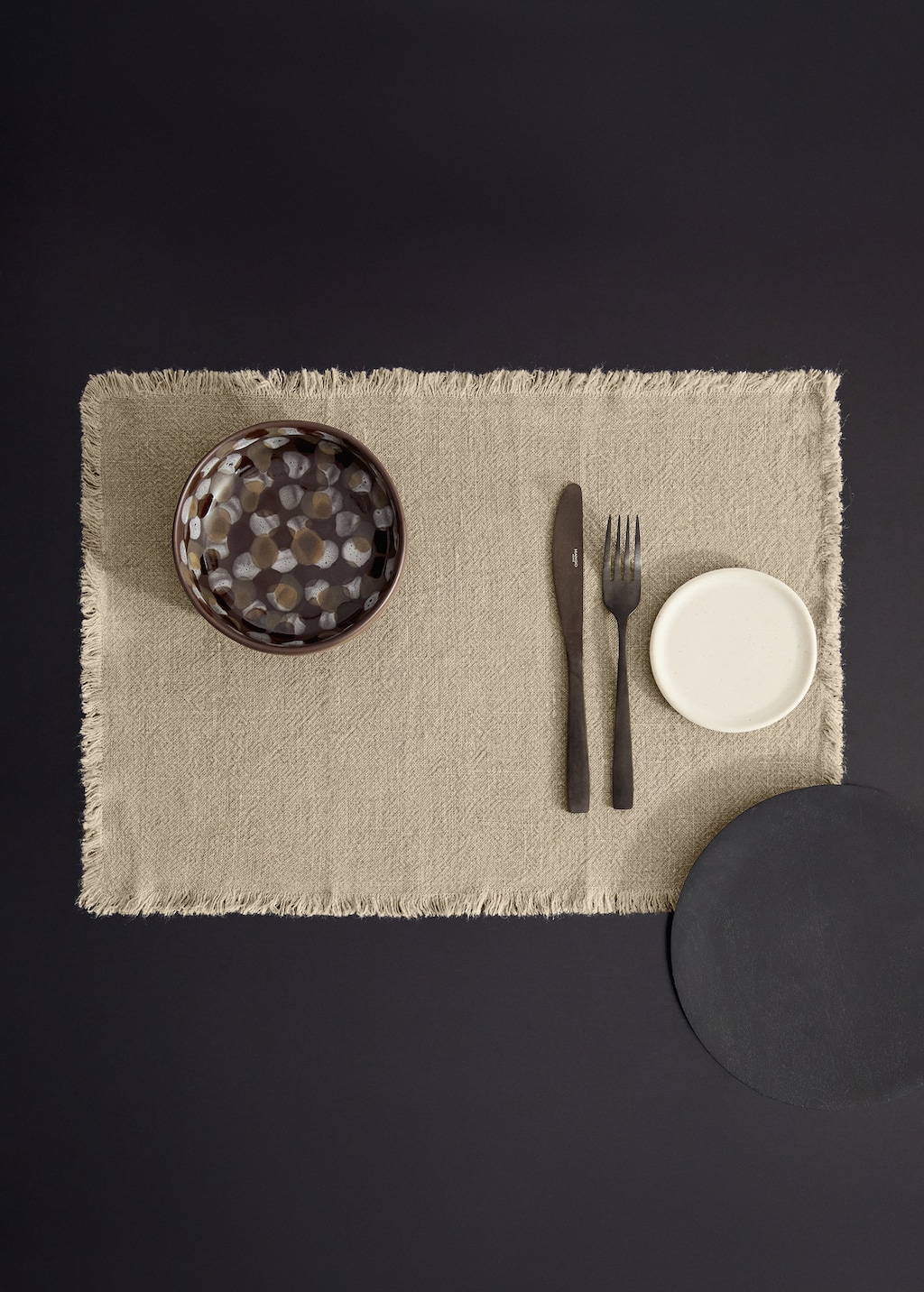 Linen placemat with tassels