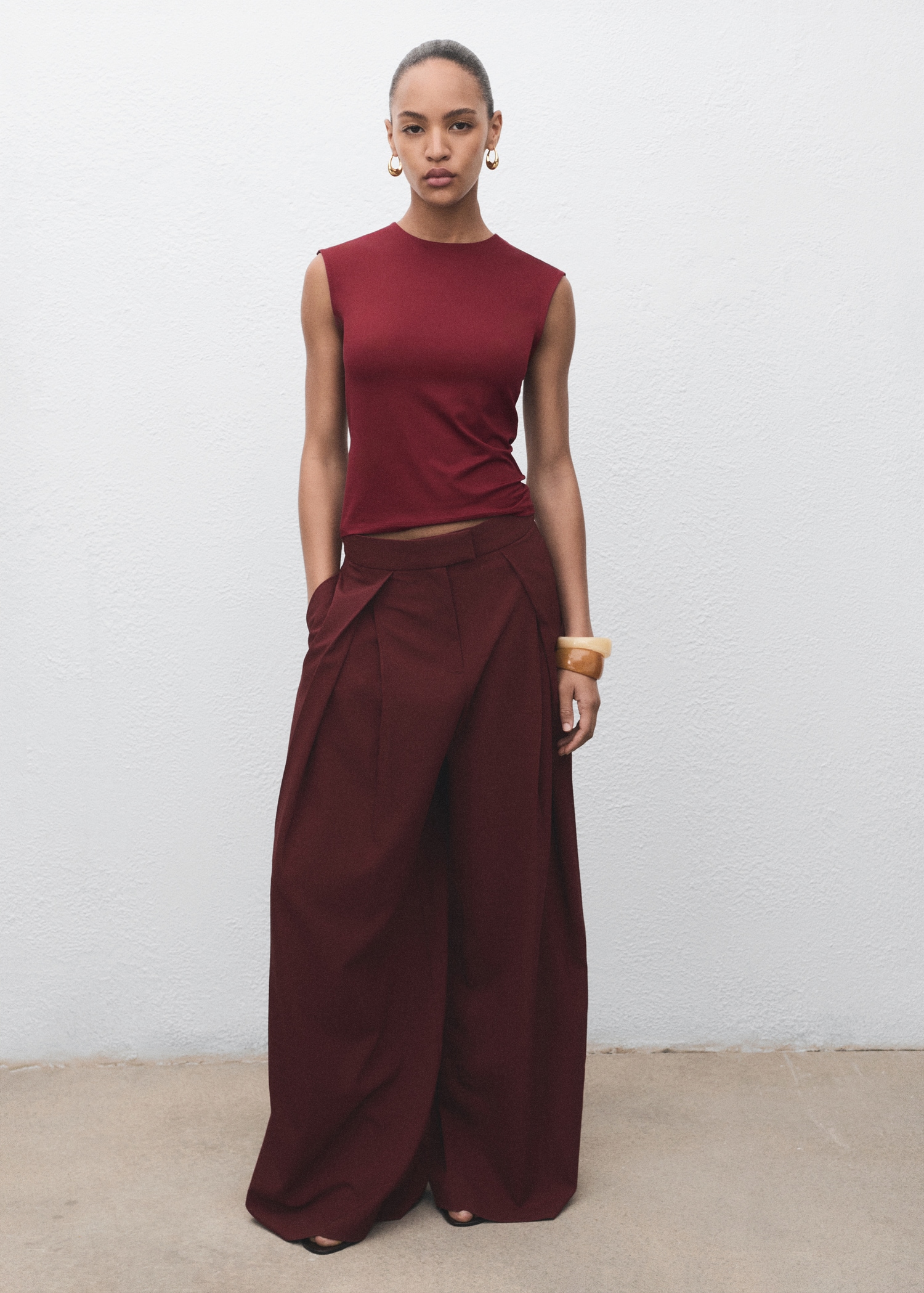 Топ облегающего кроя на бретелях - Женщины | MANGO Россия (Российская Федерация)