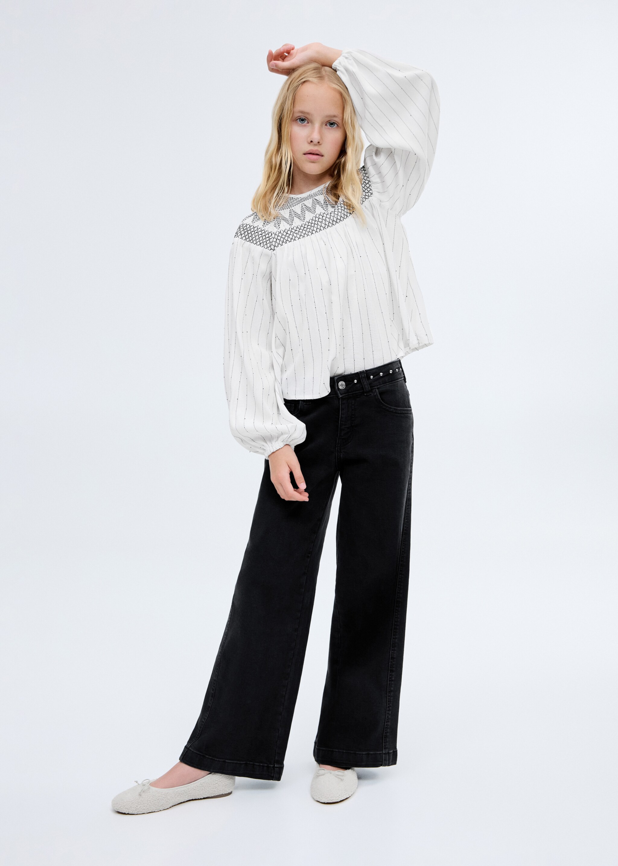 Wideleg-Jeans mit Nieten - Allgemeine Ansicht, Black denim. Ref: 17034410-00.