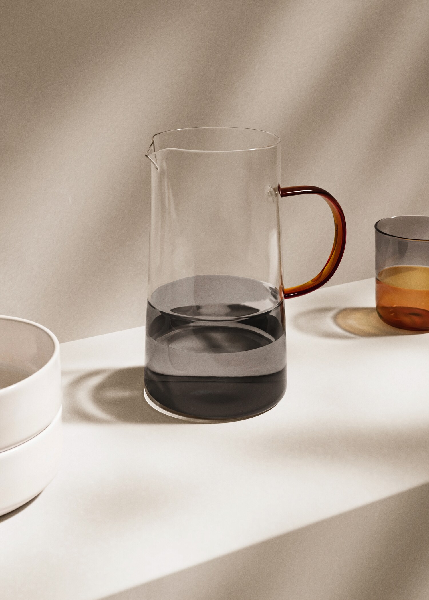 Two-tone borosilicate jug - General plane