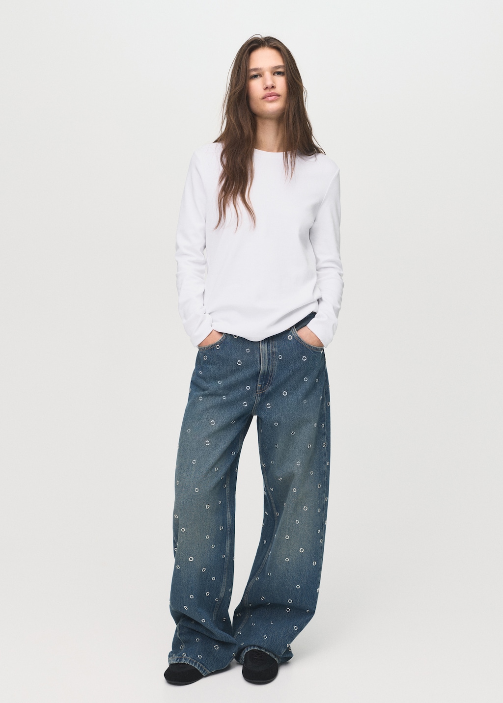Barrel jeans with eyelets
