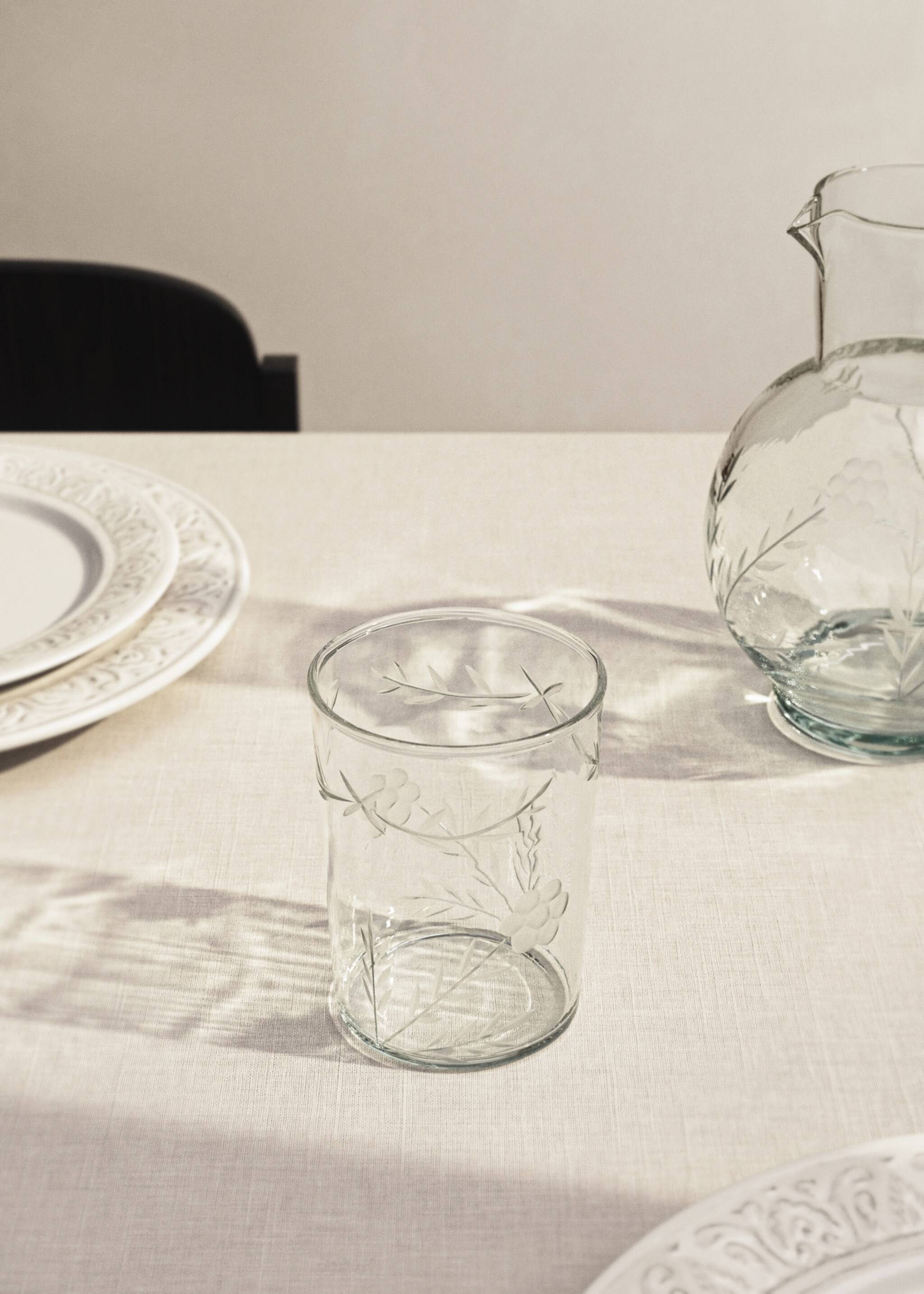 Carved glown glass tumbler - General plane, Off White. Ref: 17035165-00.