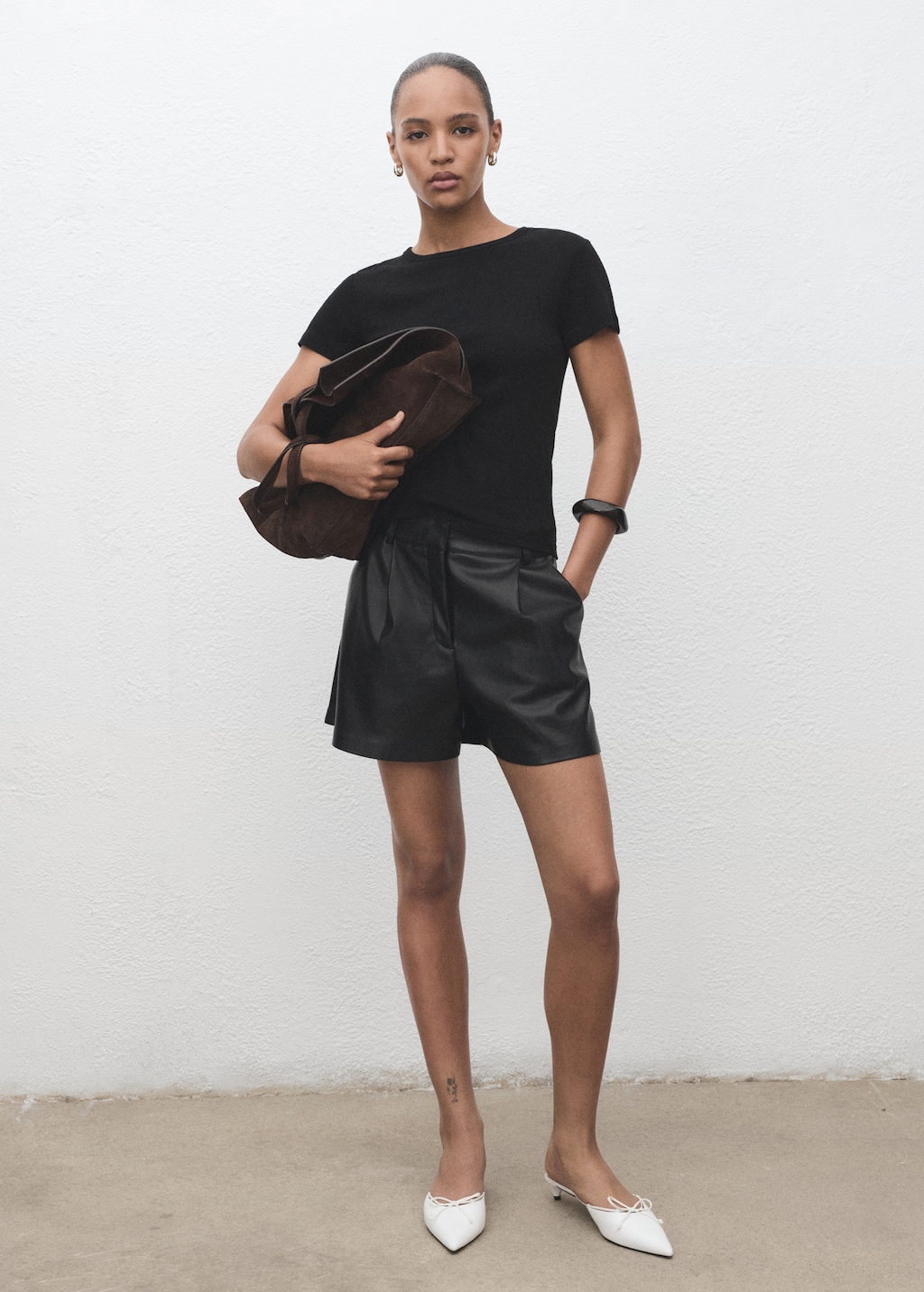 Skin-effect pleated shorts