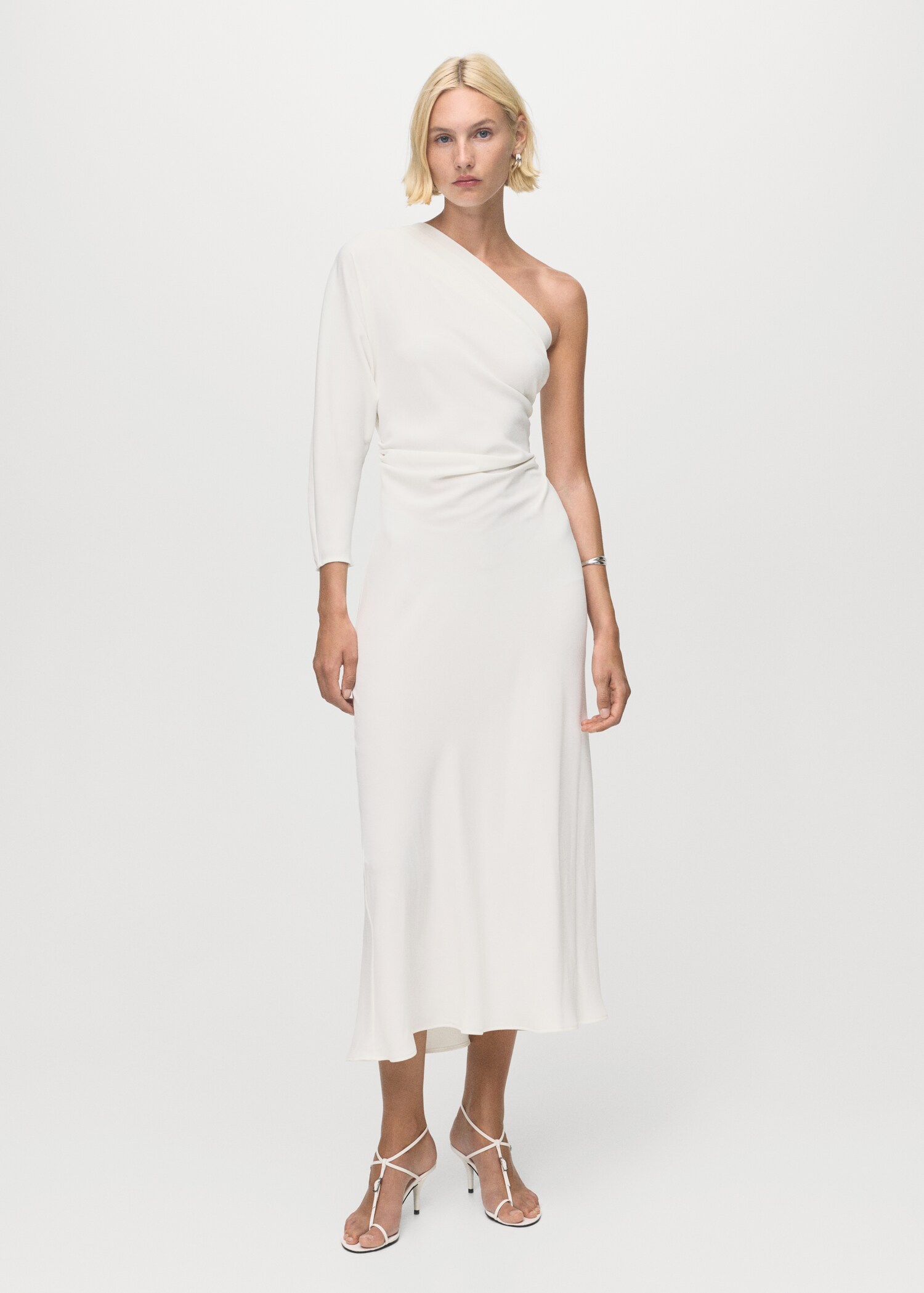 Robe asymétrique cut-out - Plan général