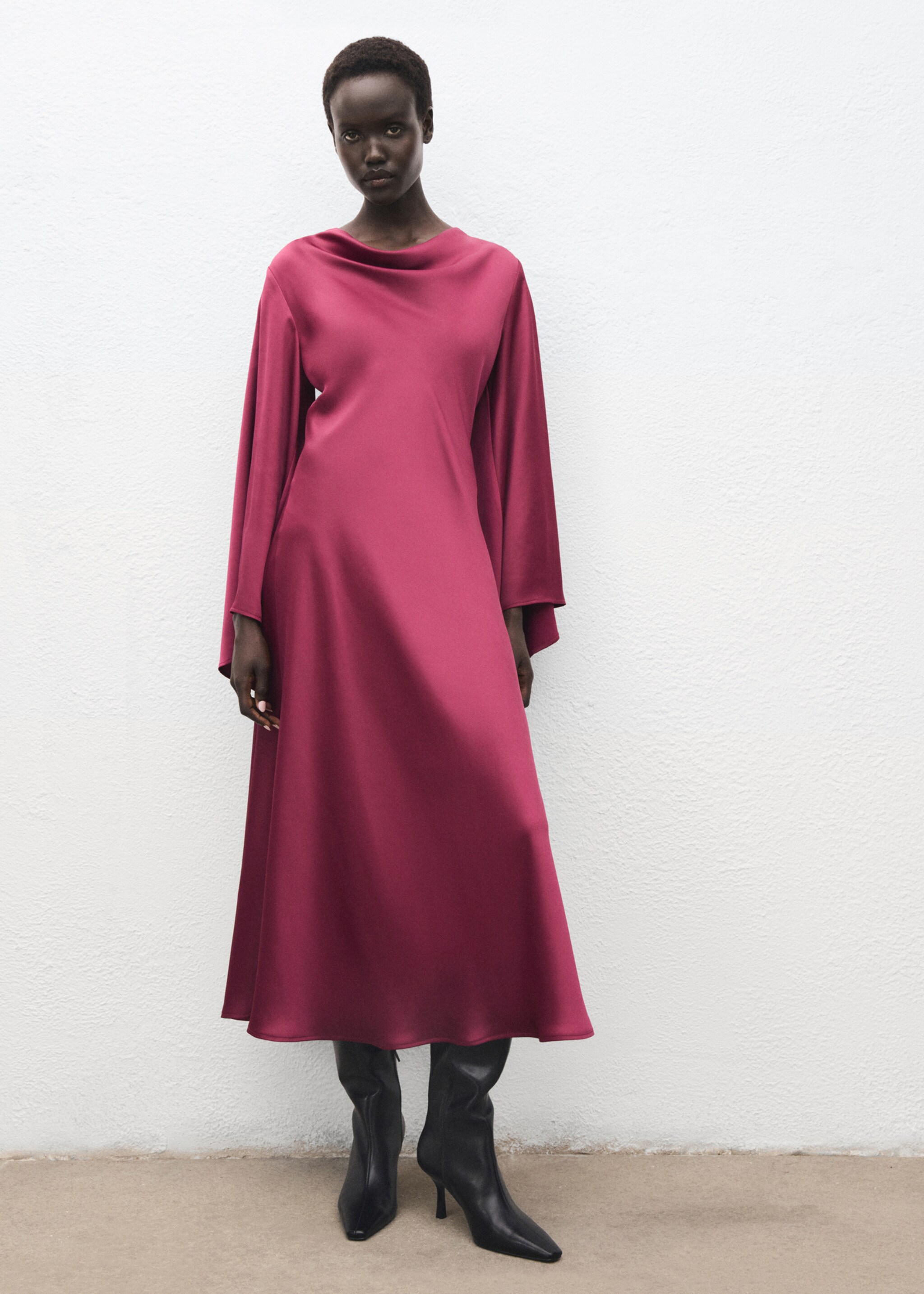 Robe satinée manches cloche - Plan général, Fuchsia. Ref: 17036004-00.