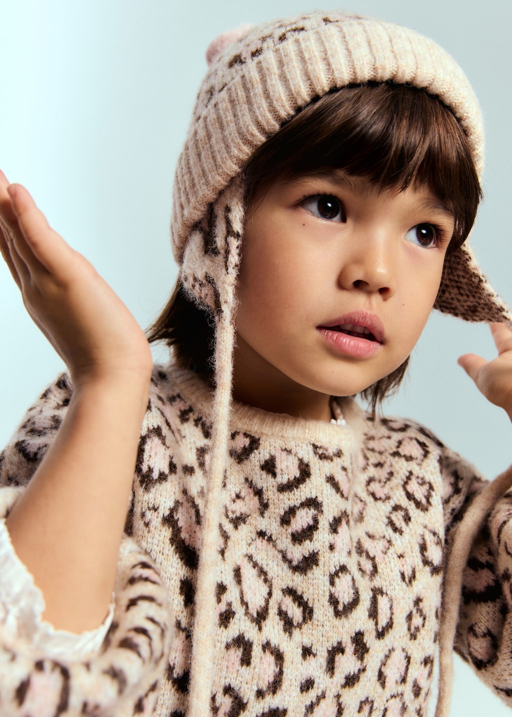 Leopard-print beanie with pom-poms