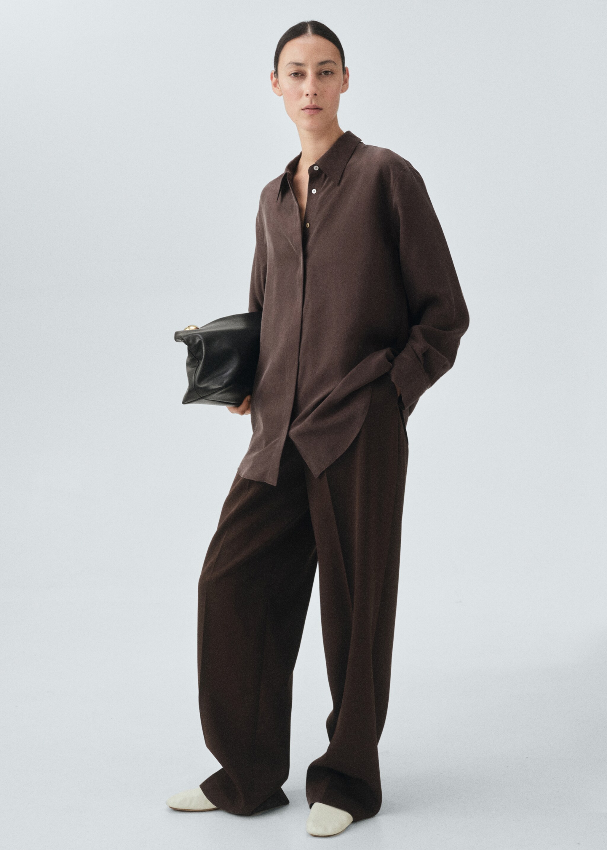 Chemise oversize 100% soie - Plan général, Chocolat. Ref: 17036351-00.