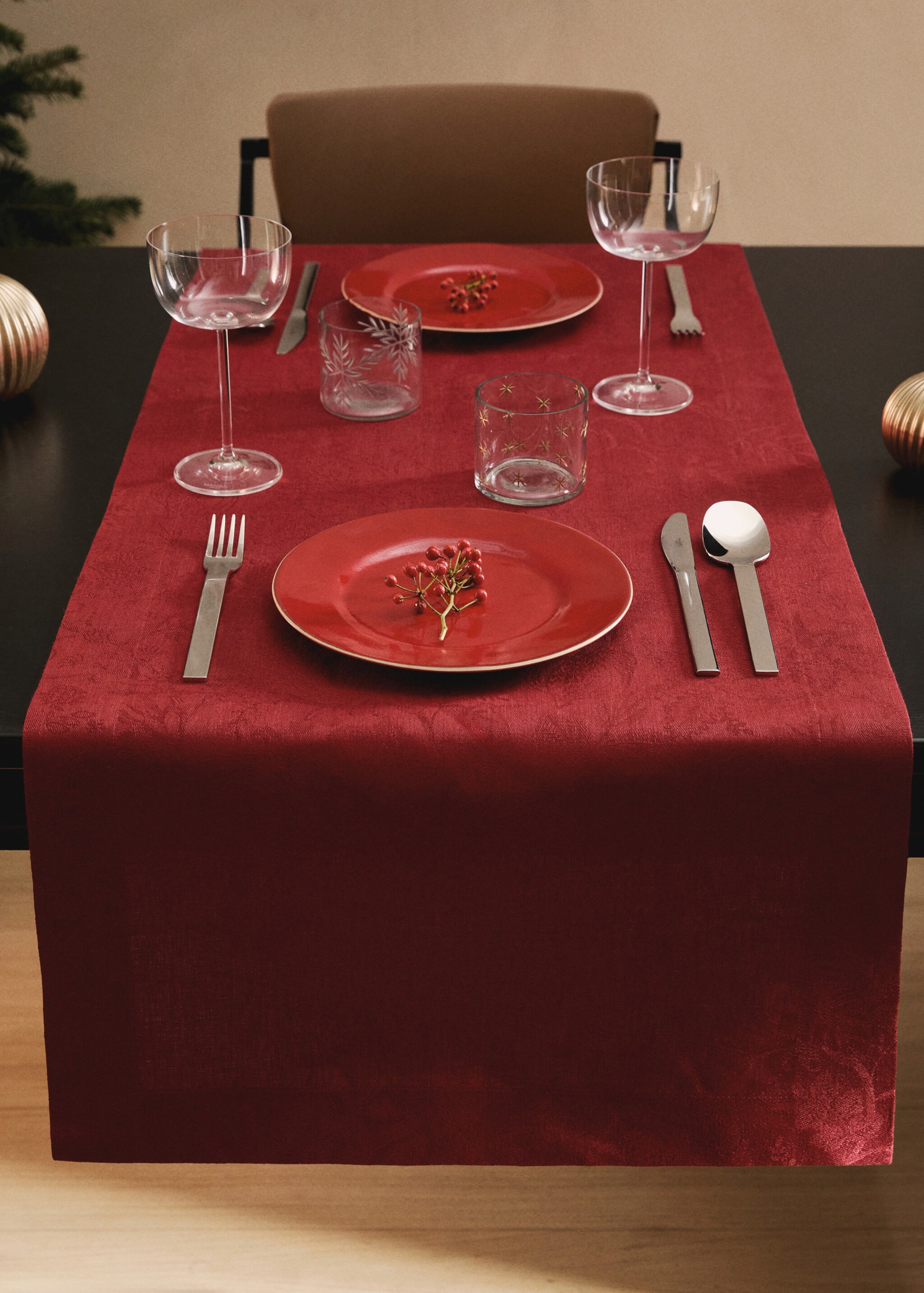 Jacquard linen floral table runner - General plane, Red. Ref: 17037783-00.