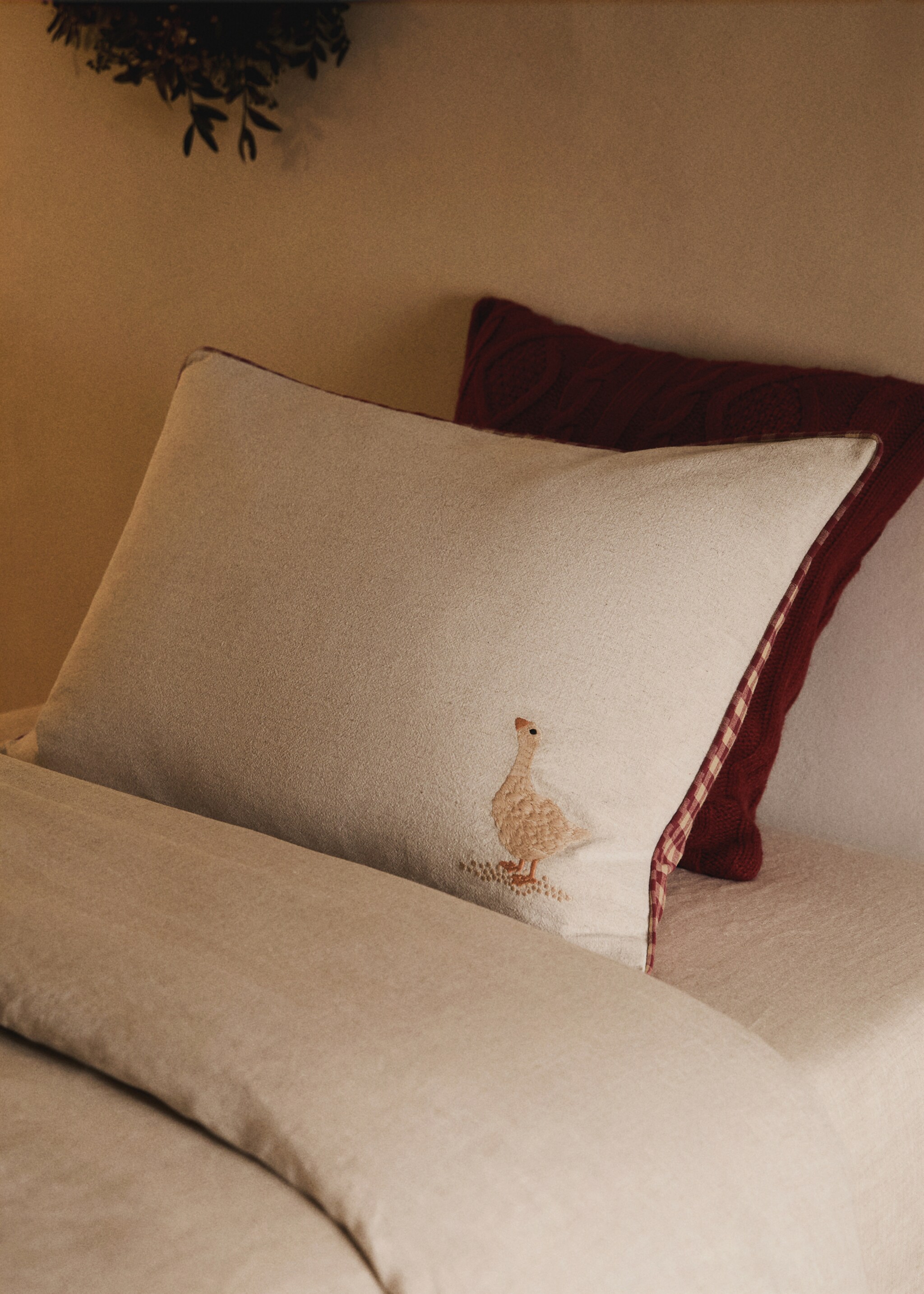 Reversible embroidered children's cushion cover 40x60cm - General plane, Sand. Ref: 17037904-00.