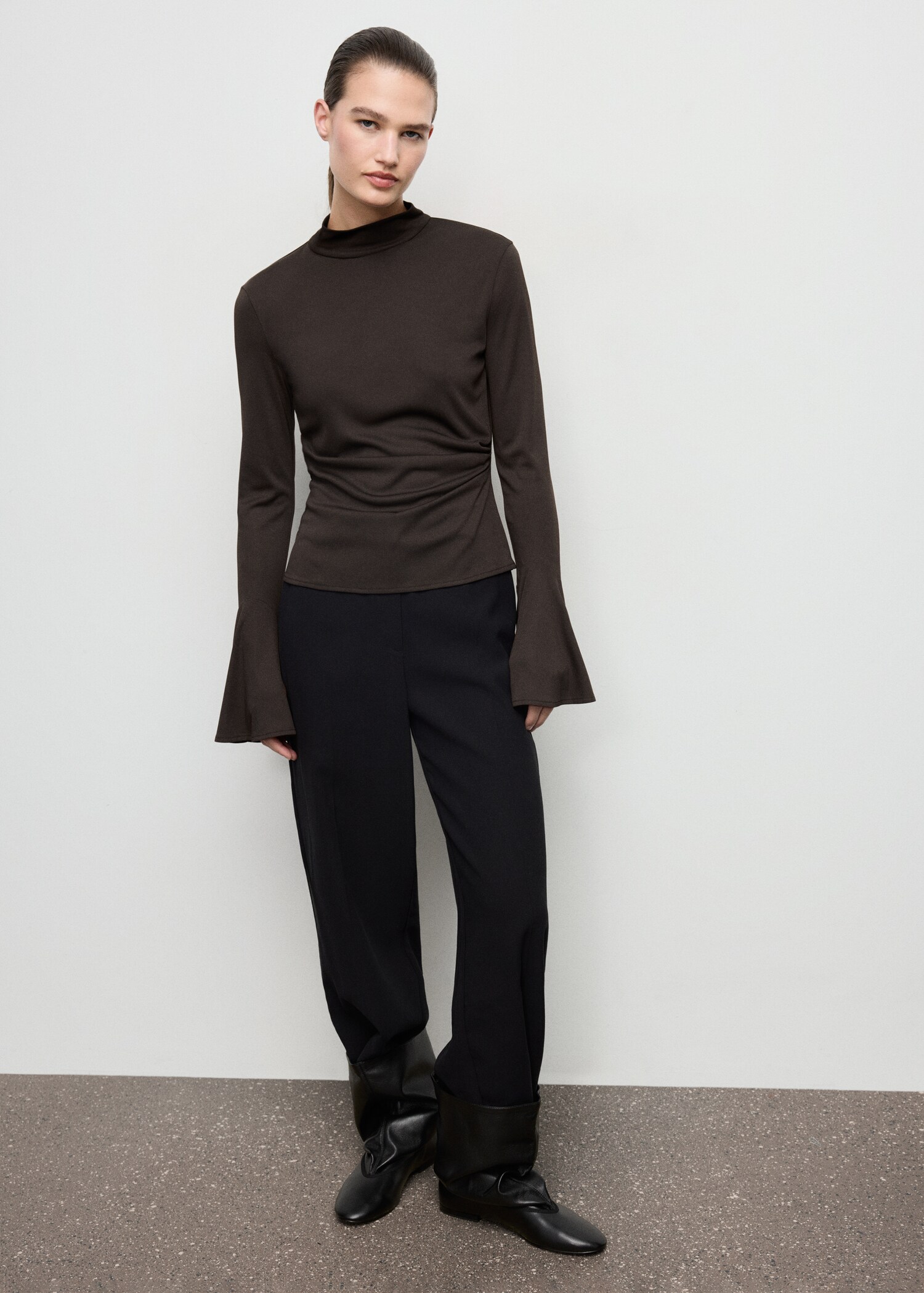 Fitted top with flared sleeves - General plane