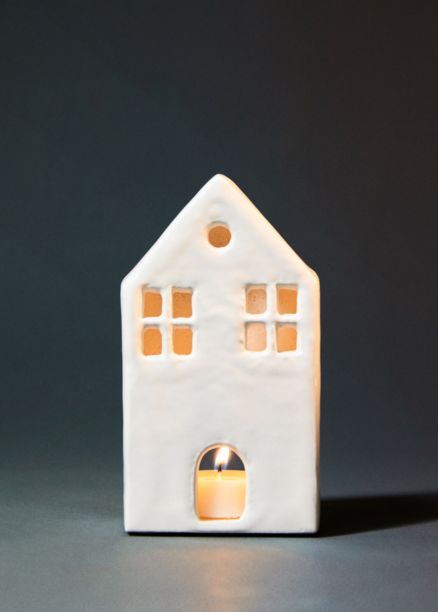 Tall ceramic house candle holder - General plane