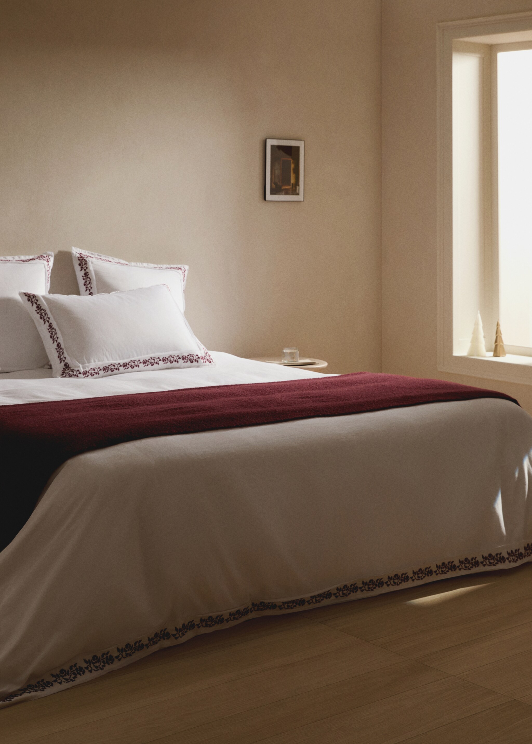 300-thread count satin cotton duvet cover with cross-stitch embroidery for 180/200cm bed - General plane, Off White. Ref: 17038290-00.