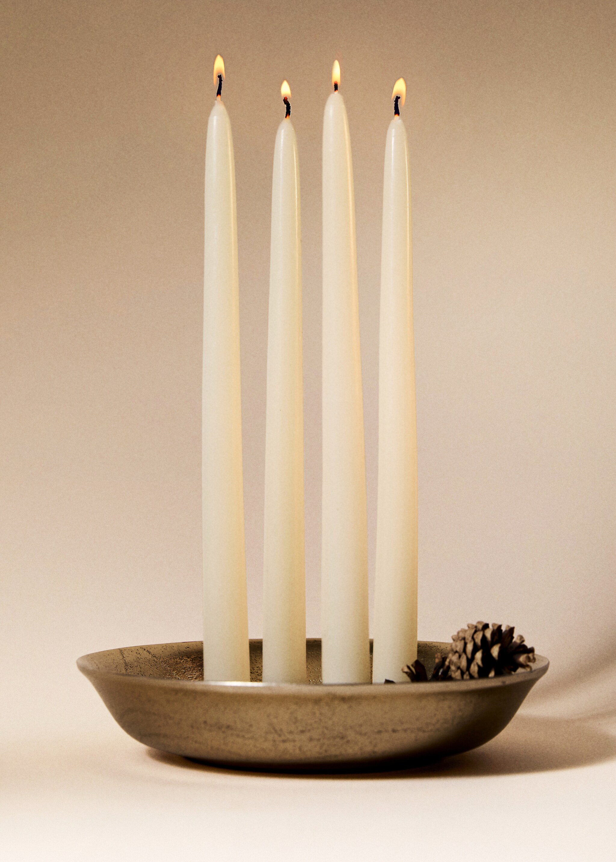 Kerzenständer für vier Kerzen aus Metall - Allgemeine Ansicht, Gold. Ref: 17038293-00.