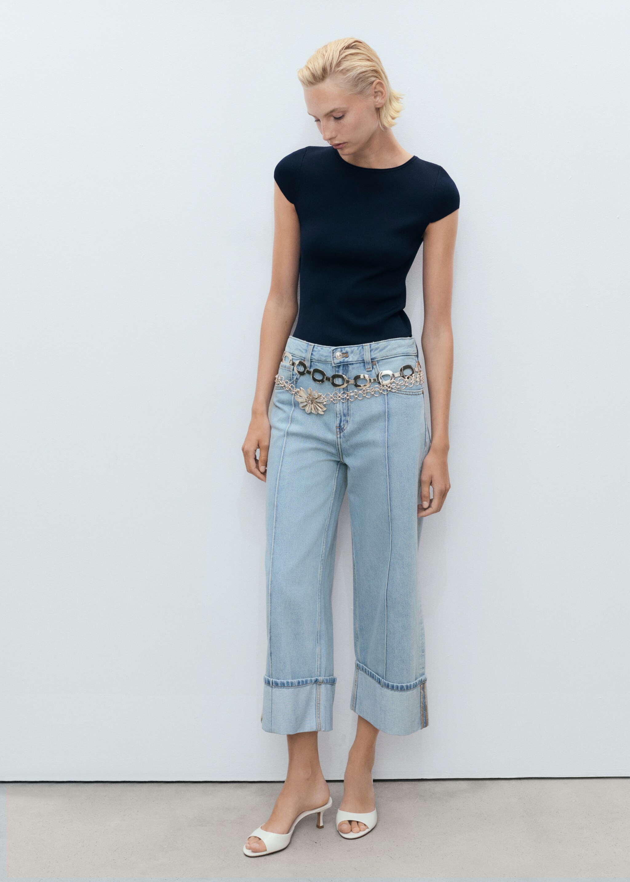 Wide-leg cropped jeans with turned-up hem - General plane