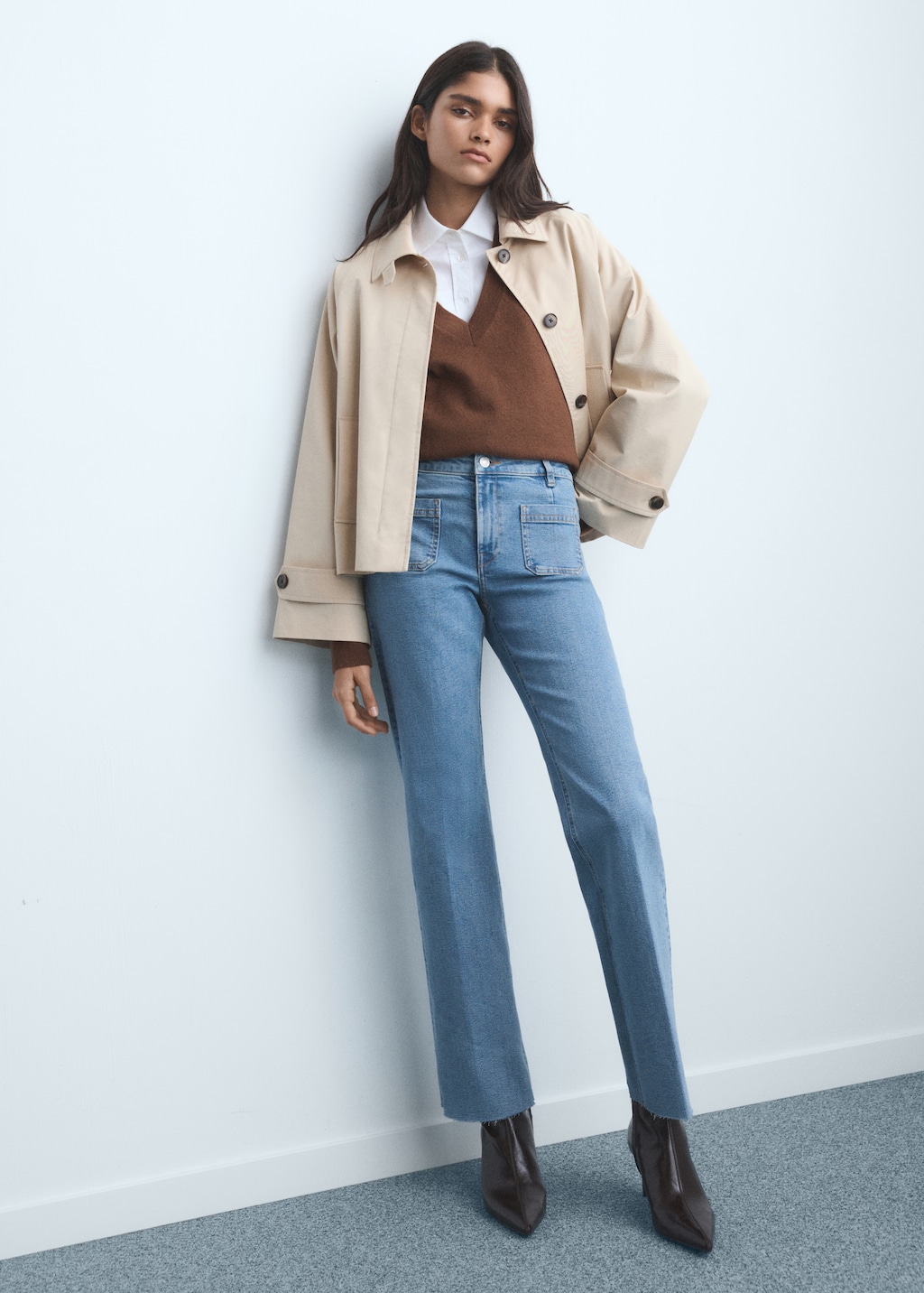 Flared cropped jeans with pockets