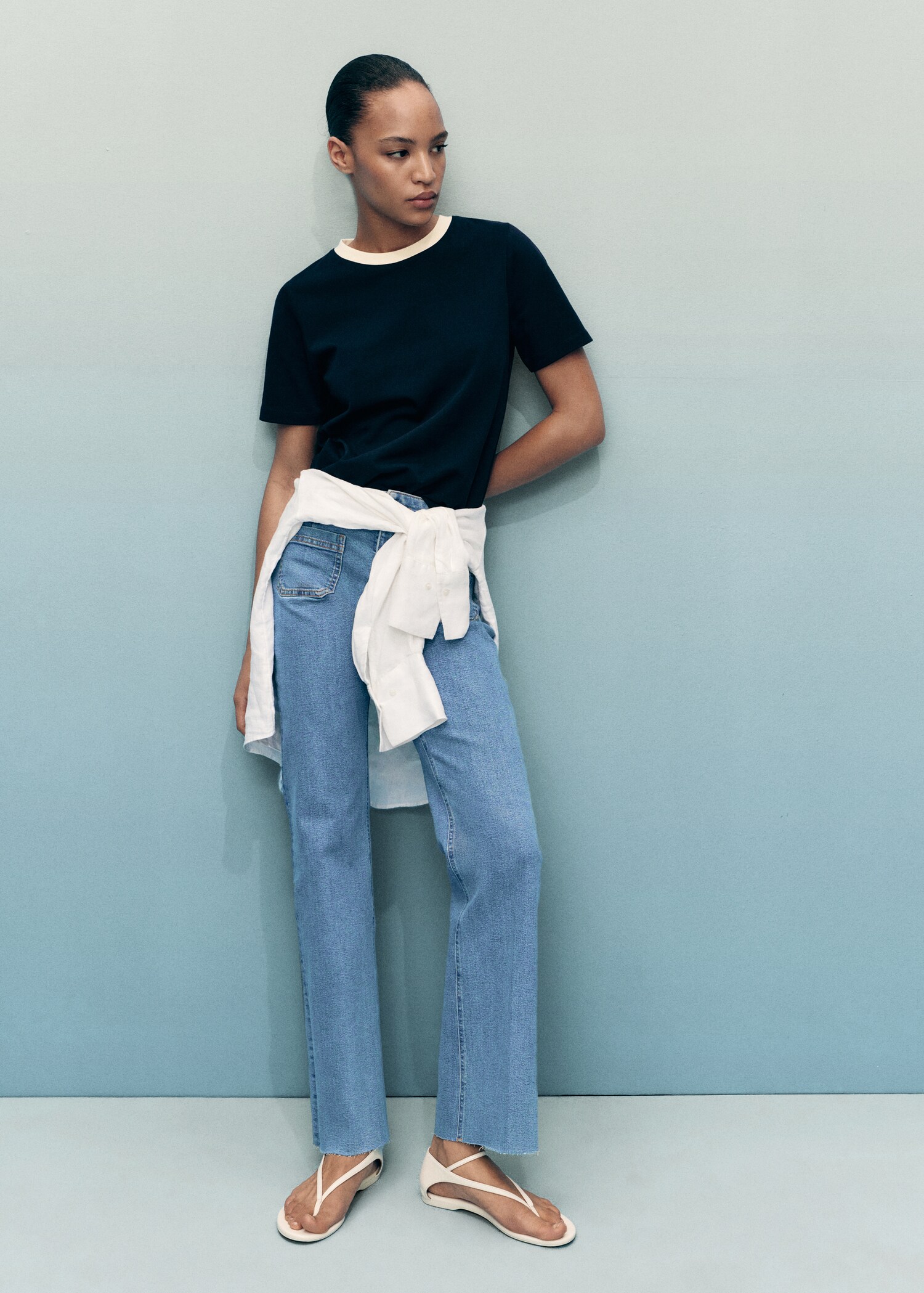 Flared-Jeans mit Taschen in Cropped-Länge - Allgemeine Ansicht