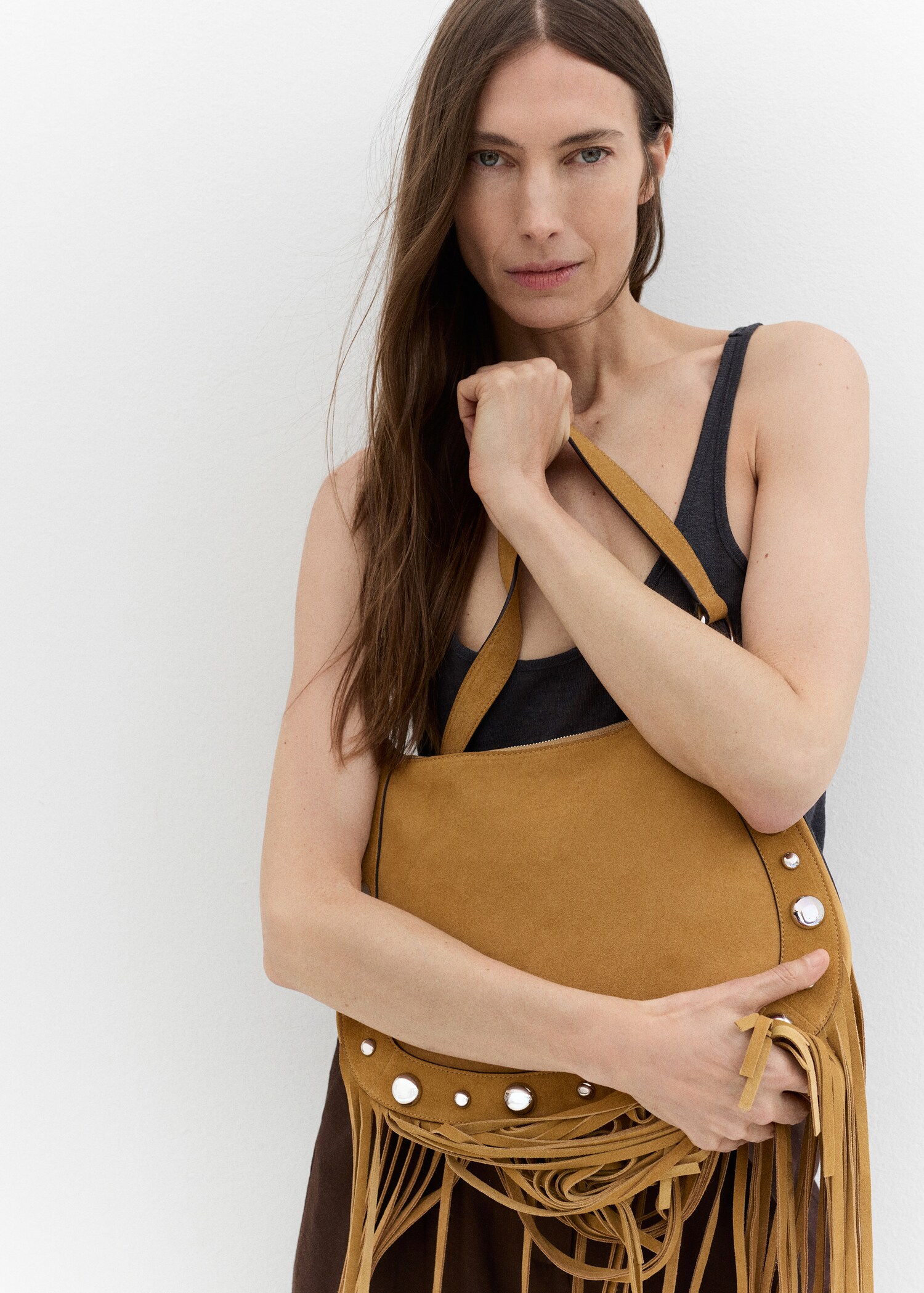 Sac en daim avec franges et détails cloutés - Plan général
