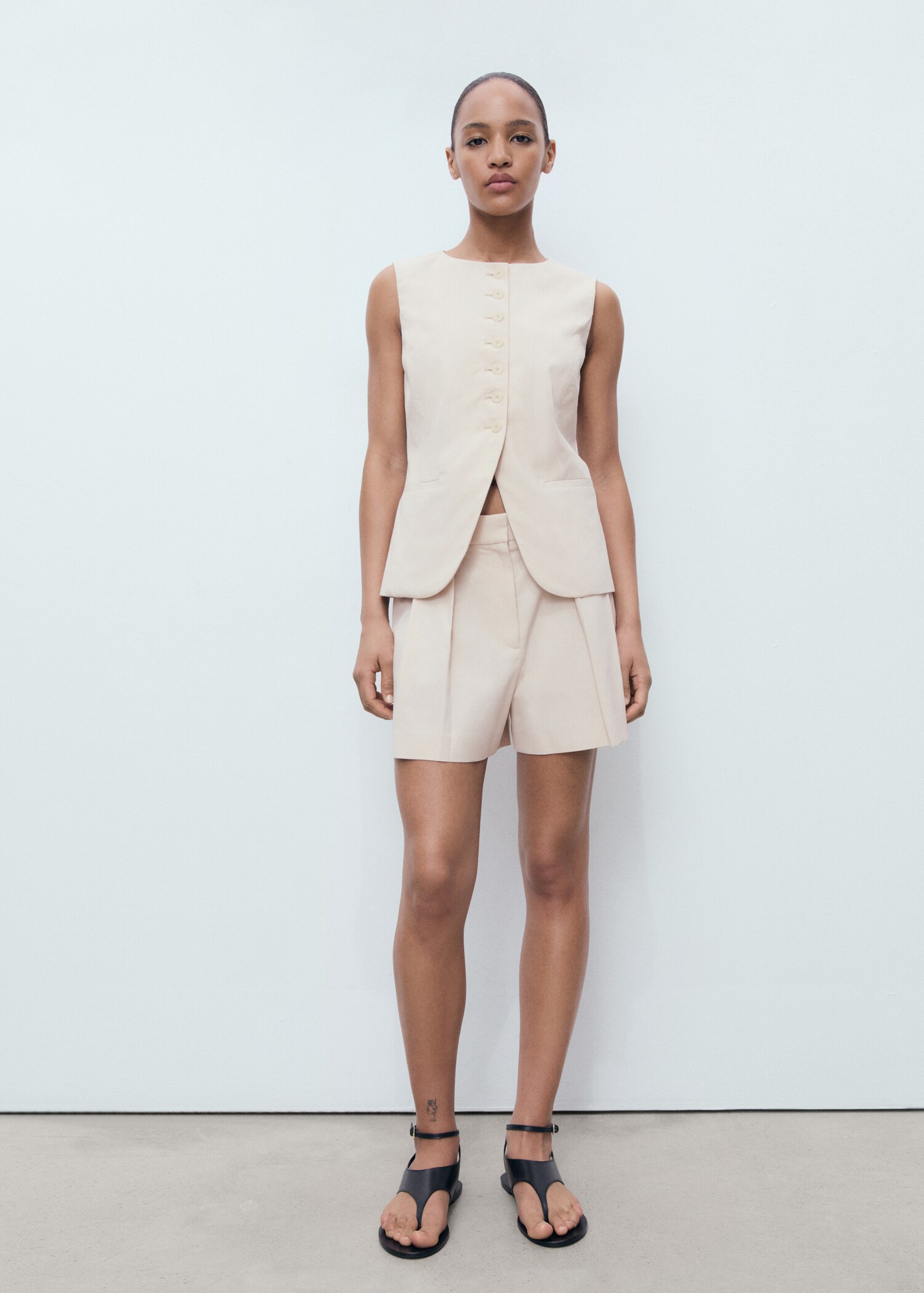 Pleated suit shorts - General plane